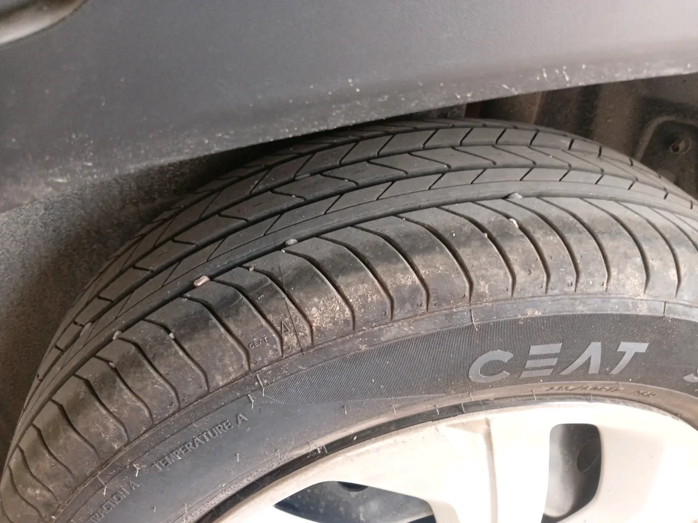 2025 Maruti Victoris Vxi 1.5 MT, Petrol, Manual, 5,939 km, tyre