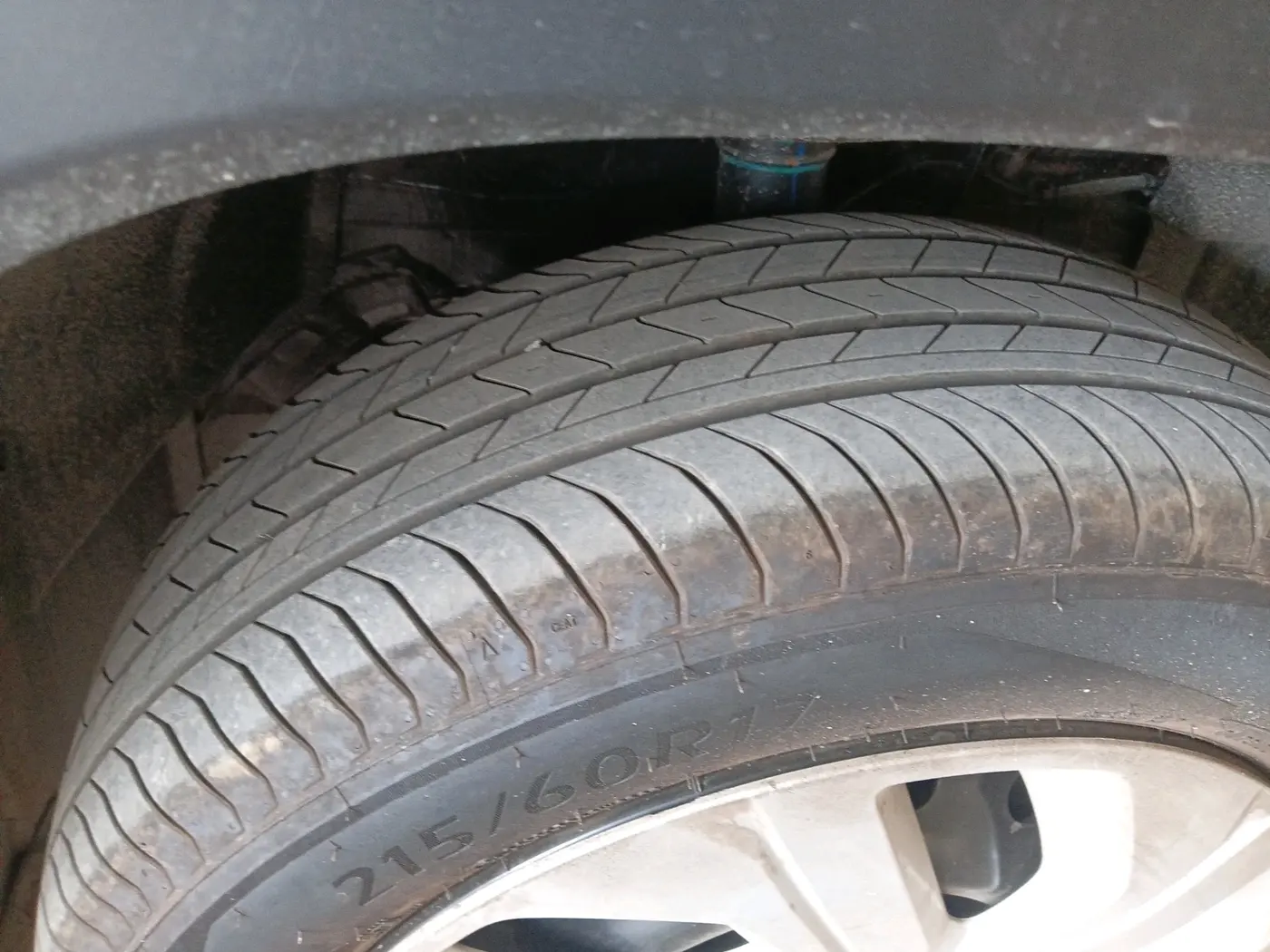 2025 Maruti Victoris Vxi 1.5 MT, Petrol, Manual, 5,939 km, tyre