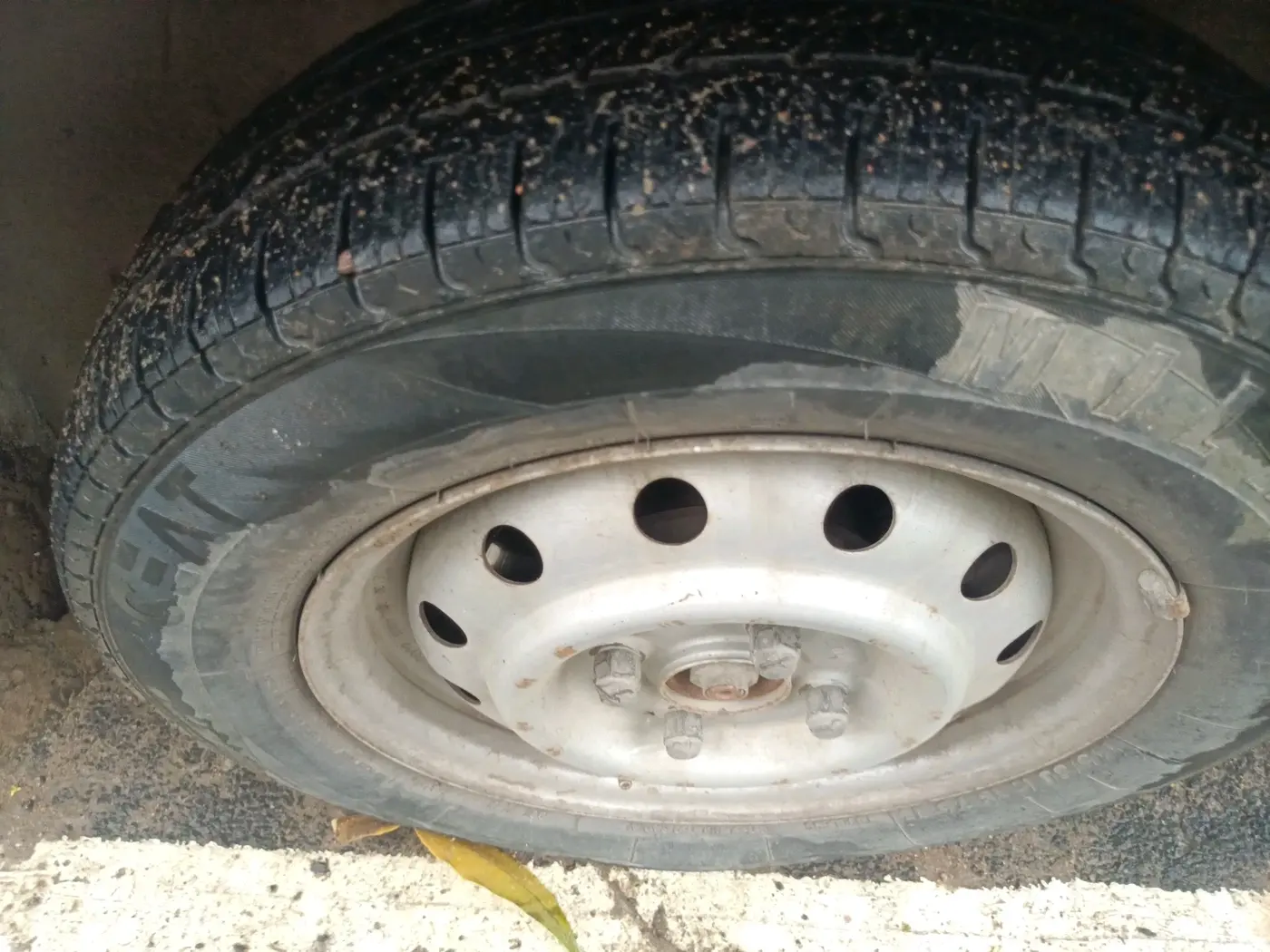 2018 Maruti Wagon R 1.0 LXI CNG, CNG, Manual, 57,160 km, tyre