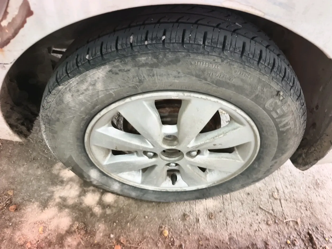2015 Hyundai Xcent S 1.1 CRDI, Diesel, Manual, 1,21,089 km, tyre