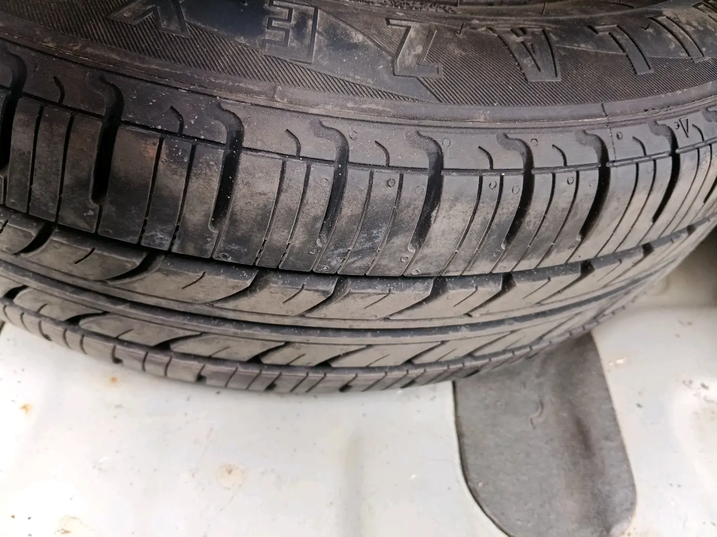 2022 Hyundai AURA S 1.2 CNG, CNG, Manual, 28,164 km, tyre