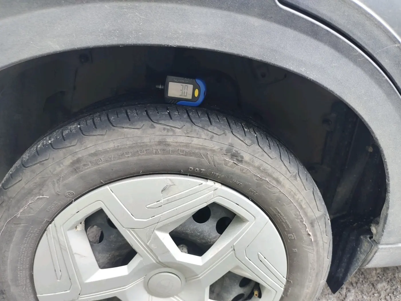 2025 Tata NEXON Pure Plus 1.2 iCNG 6MT, CNG, Manual, 51,111 km, tyre
