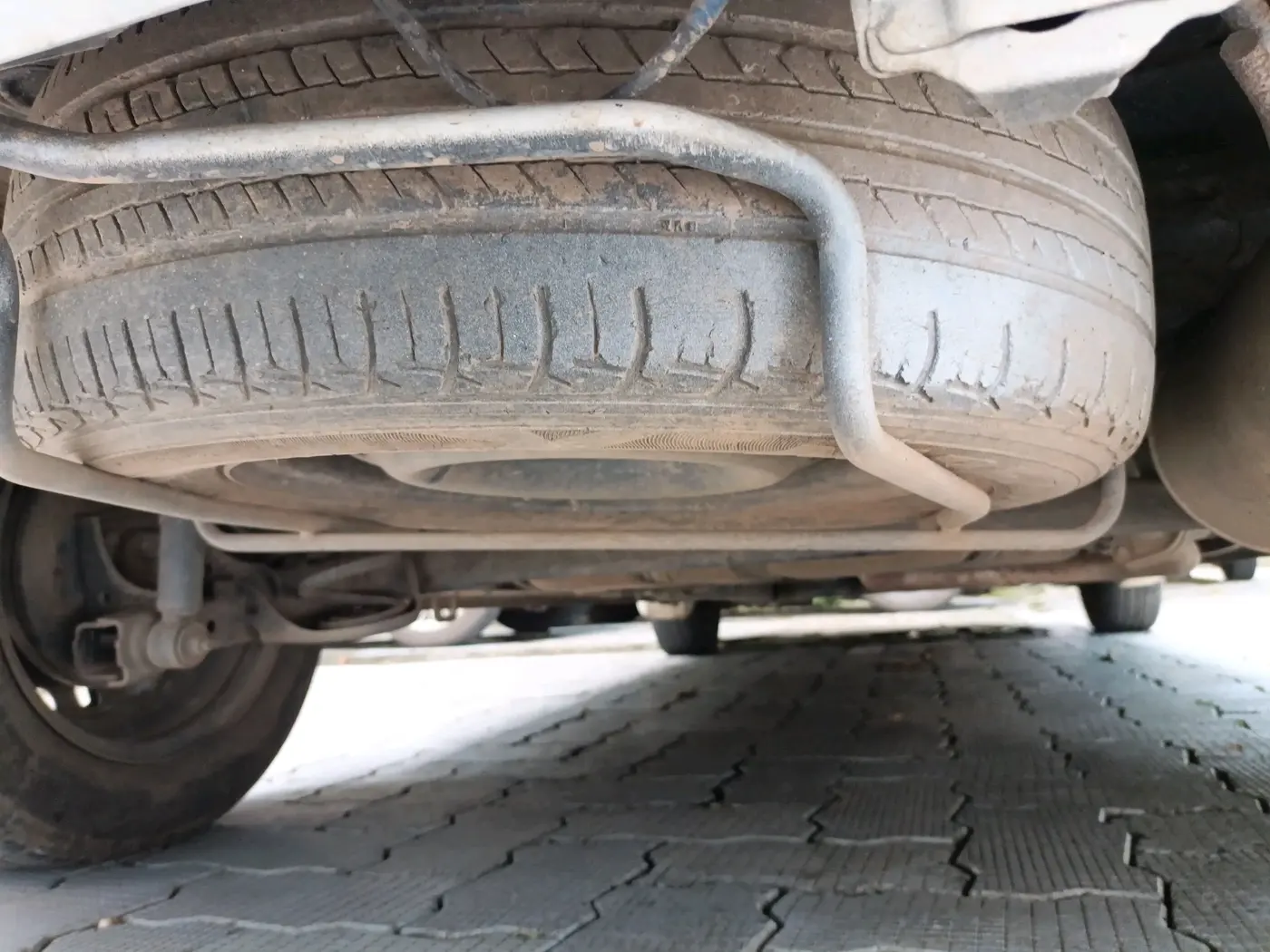 2013 Maruti Ertiga VXI, Petrol, Manual, 97,872 km, tyre
