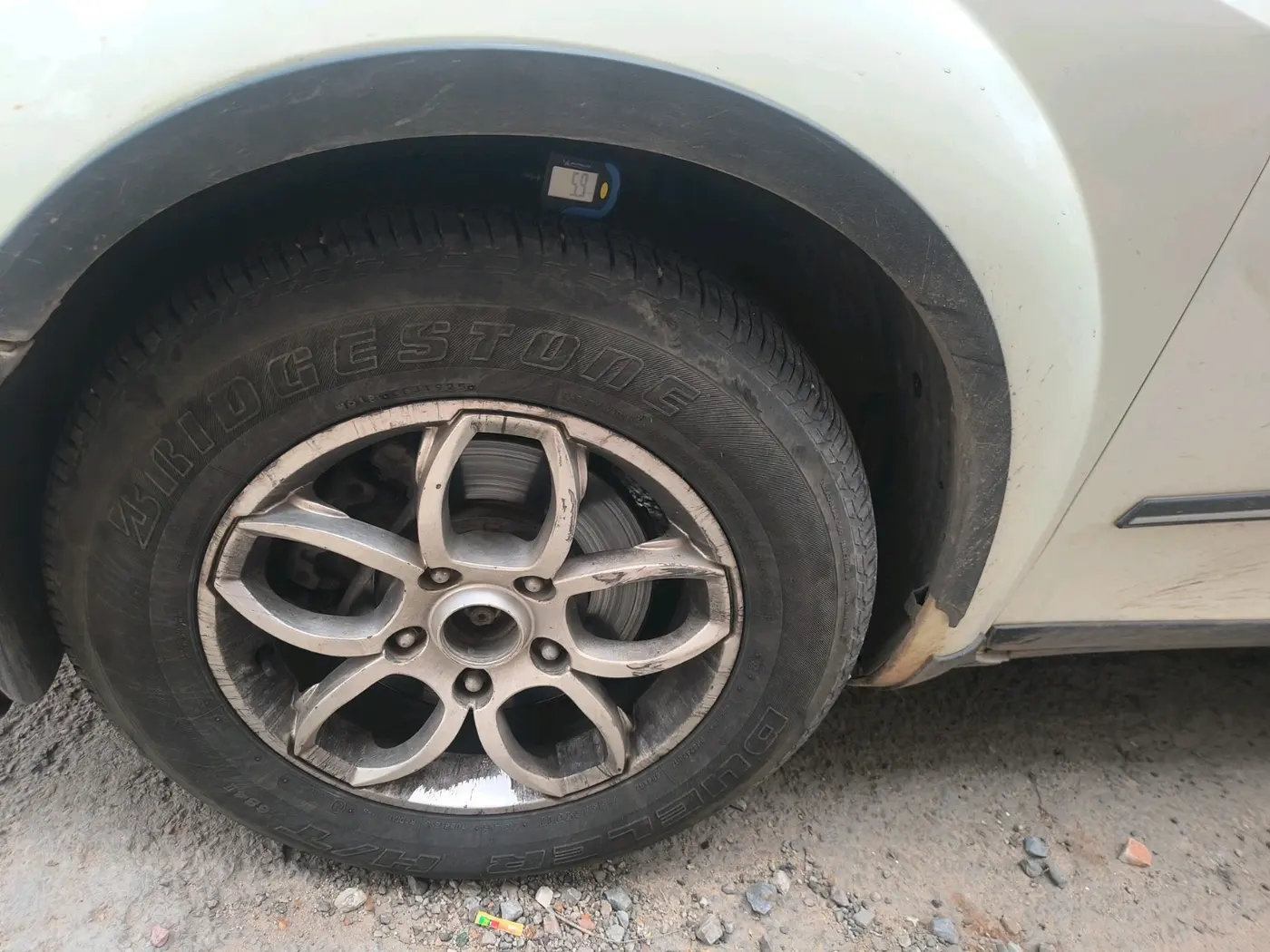2018 Mahindra XUV500 W7, Diesel, Manual, 1,18,939 km, tyre