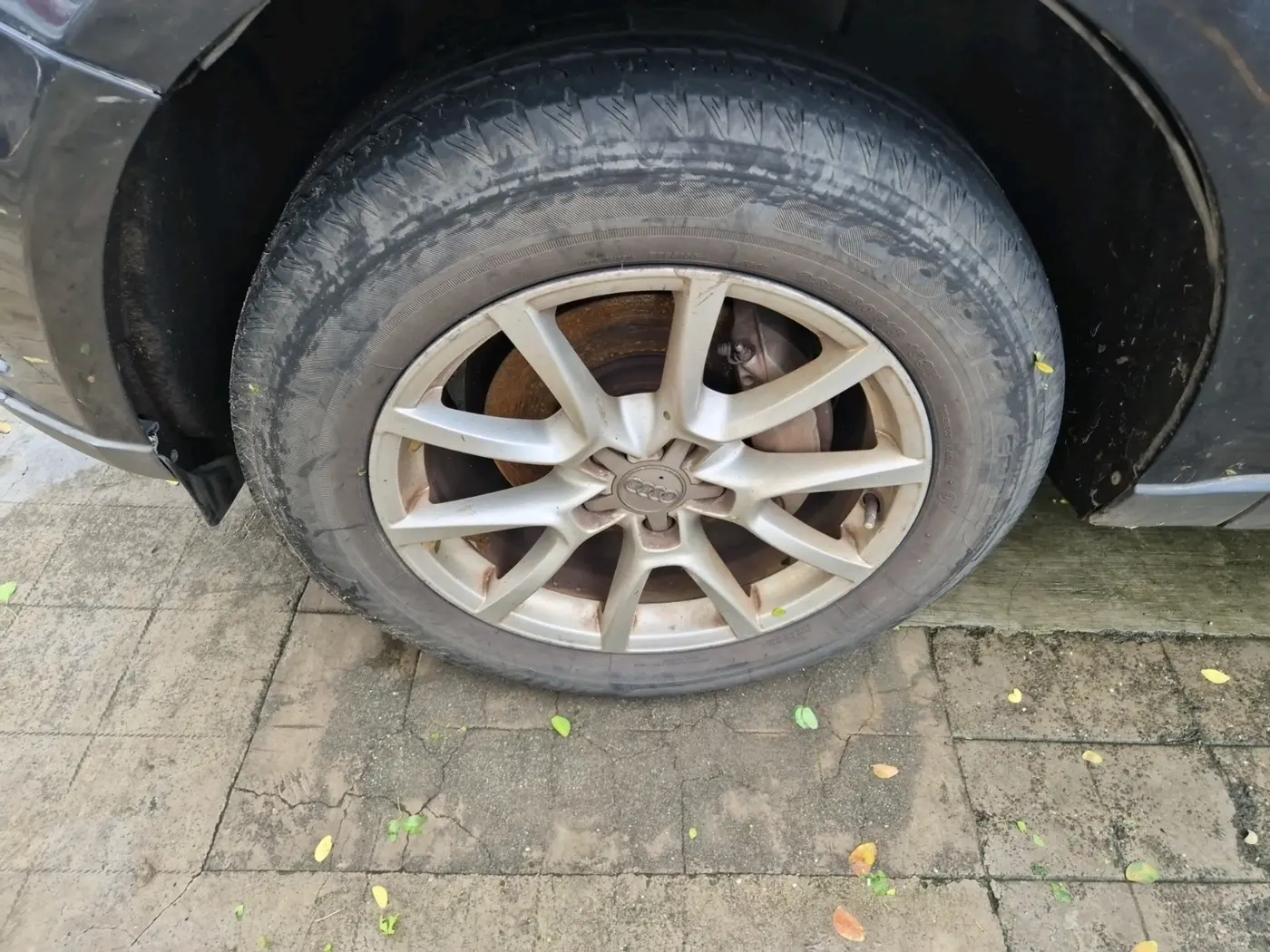 2012 Audi Q5 2.0 TDI QUATTRO, Diesel, Automatic, 1,20,699 km, tyre