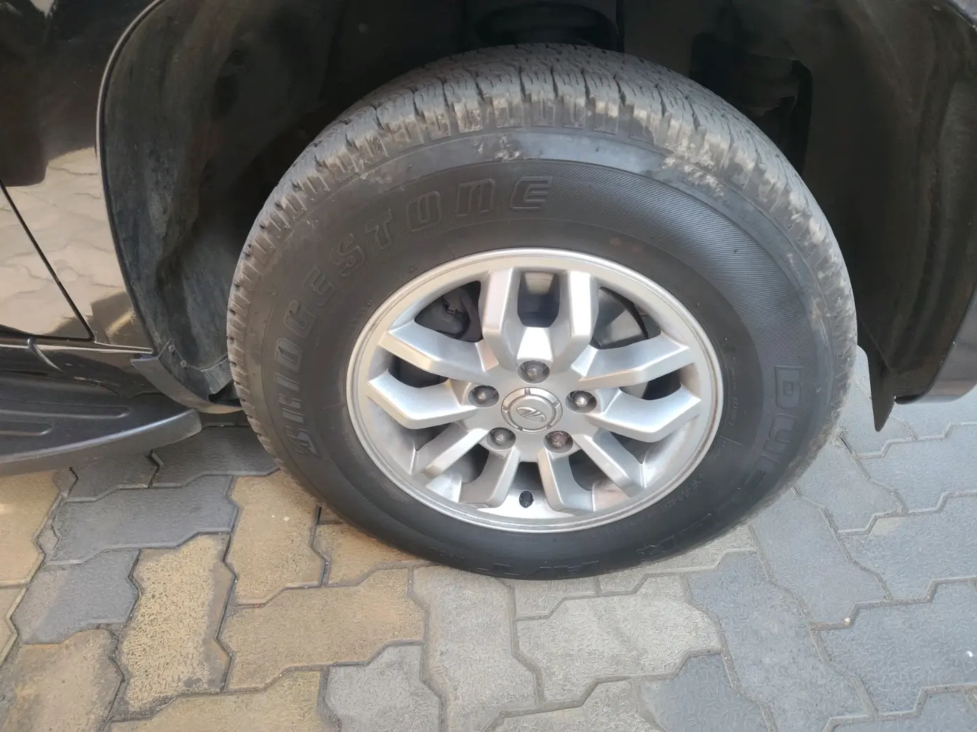 2016 Mahindra TUV300 T8, Diesel, Manual, 1,45,937 km, tyre