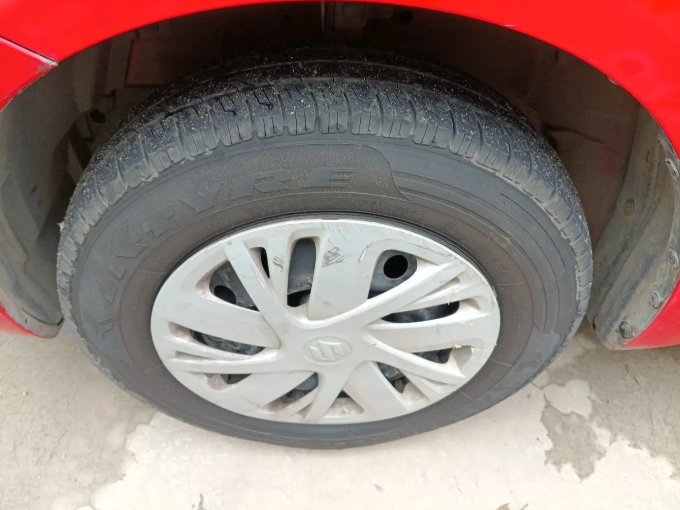 2017 Maruti Swift VXI, Petrol, Manual, 79,035 km, tyre