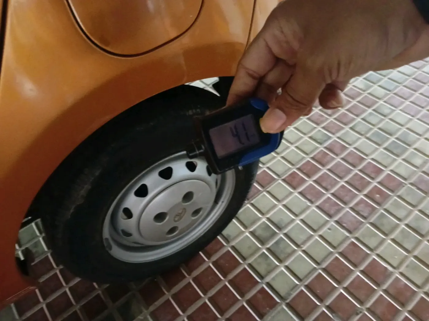 2018 Tata Tiago XM PETROL, Petrol, Manual, 64,714 km, tyre