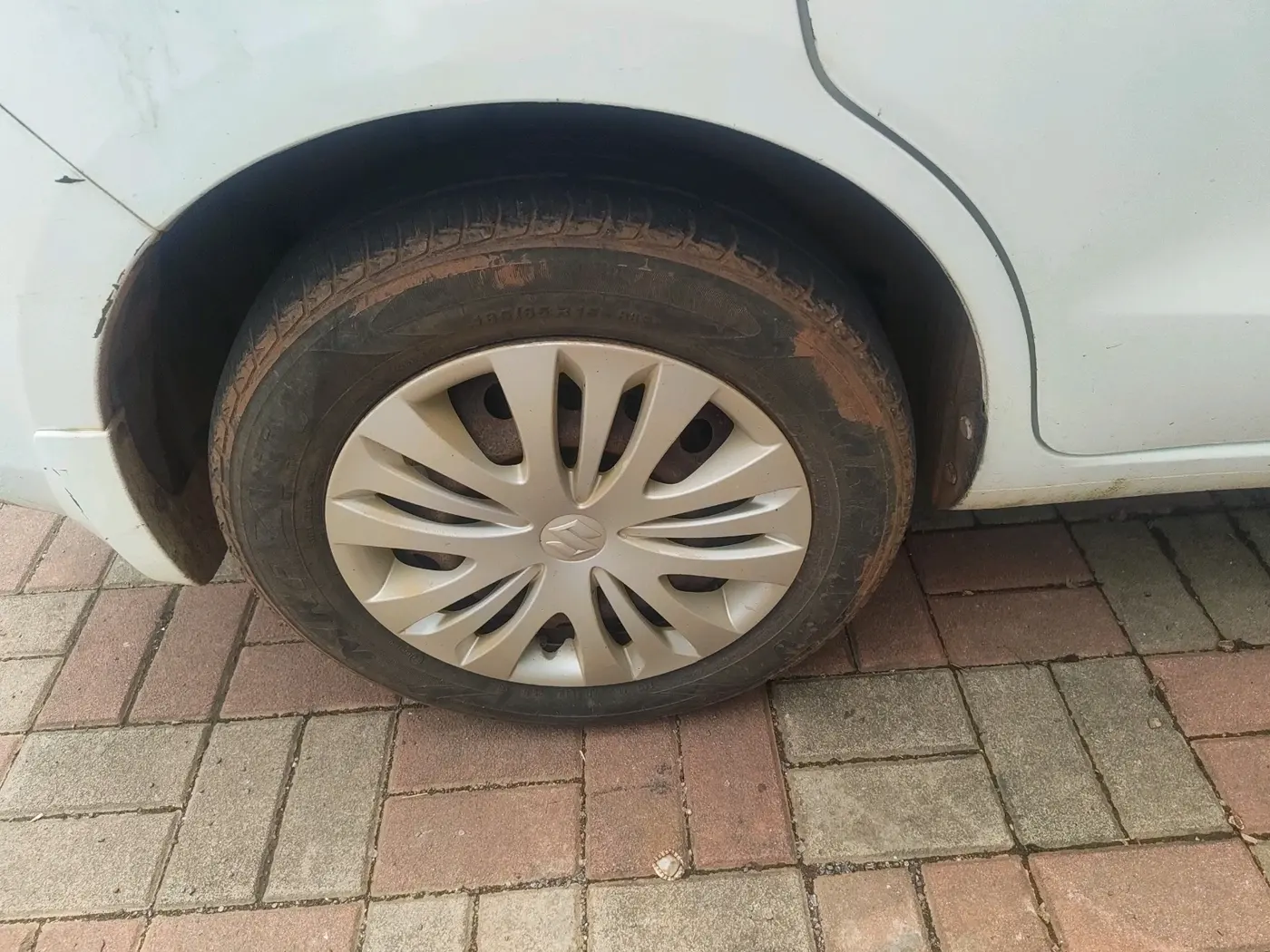 2015 Maruti Ertiga VXI, Petrol, Manual, 2,12,269 km, tyre