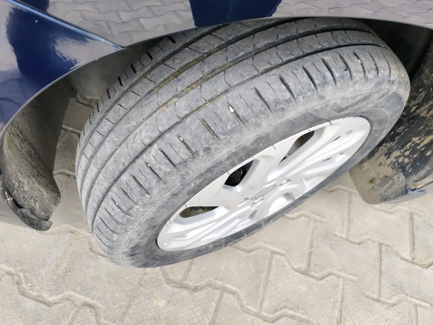 2023 Maruti Baleno ZETA PETROL 1.2, CNG, Manual, 30,695 km, tyre