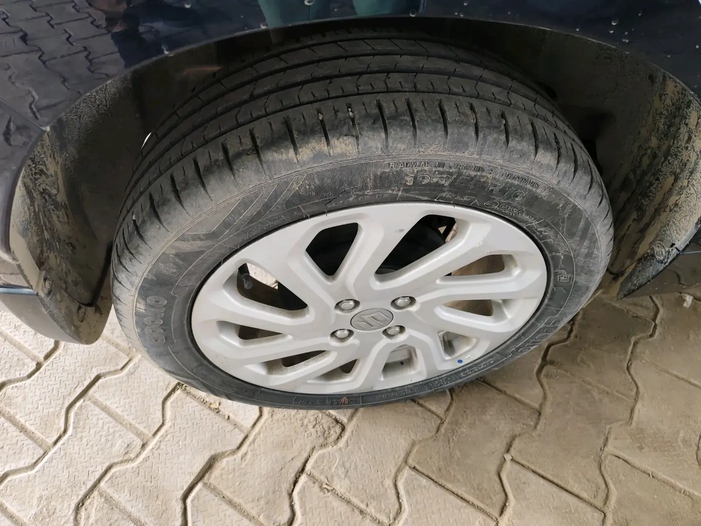 2023 Maruti Baleno ZETA PETROL 1.2, CNG, Manual, 30,695 km, tyre