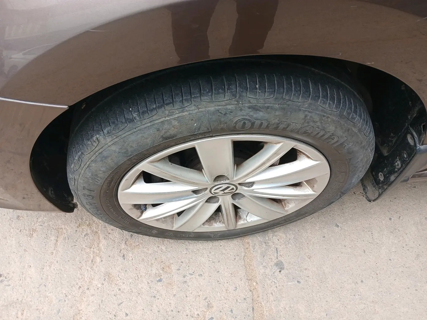 2017 Volkswagen Vento HIGHLINE PLUS 1.5 16 ALLOY, Diesel, Manual, 1,07,345 km, tyre