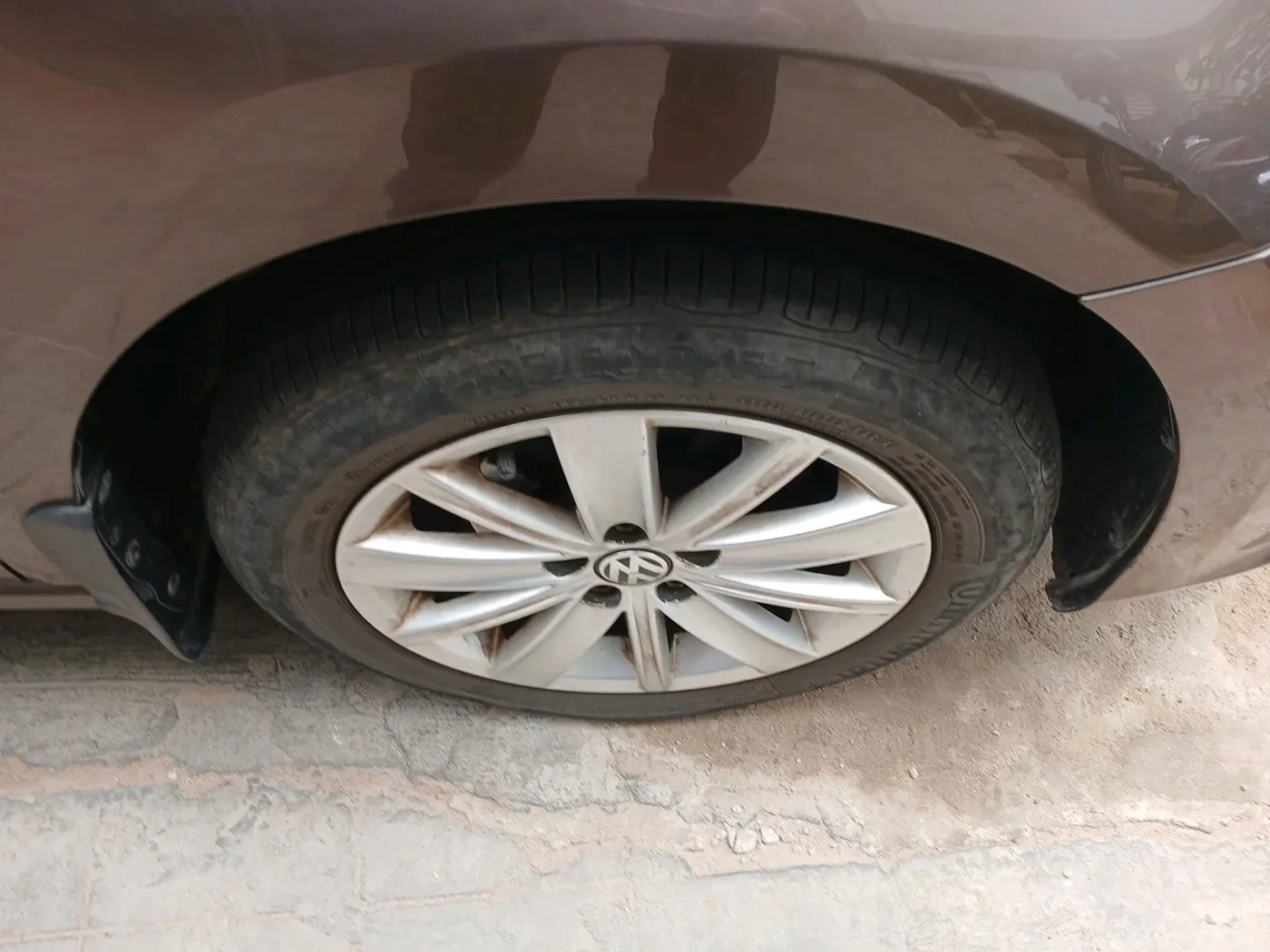 2017 Volkswagen Vento HIGHLINE PLUS 1.5 16 ALLOY, Diesel, Manual, 1,07,345 km, tyre