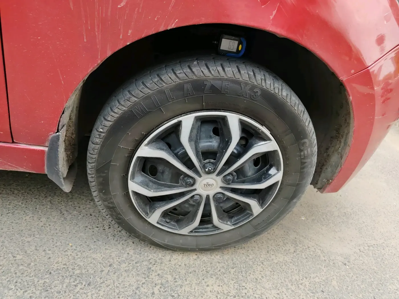 2017 Tata Tiago XTA PETROL, Petrol, Automatic, 77,563 km, tyre