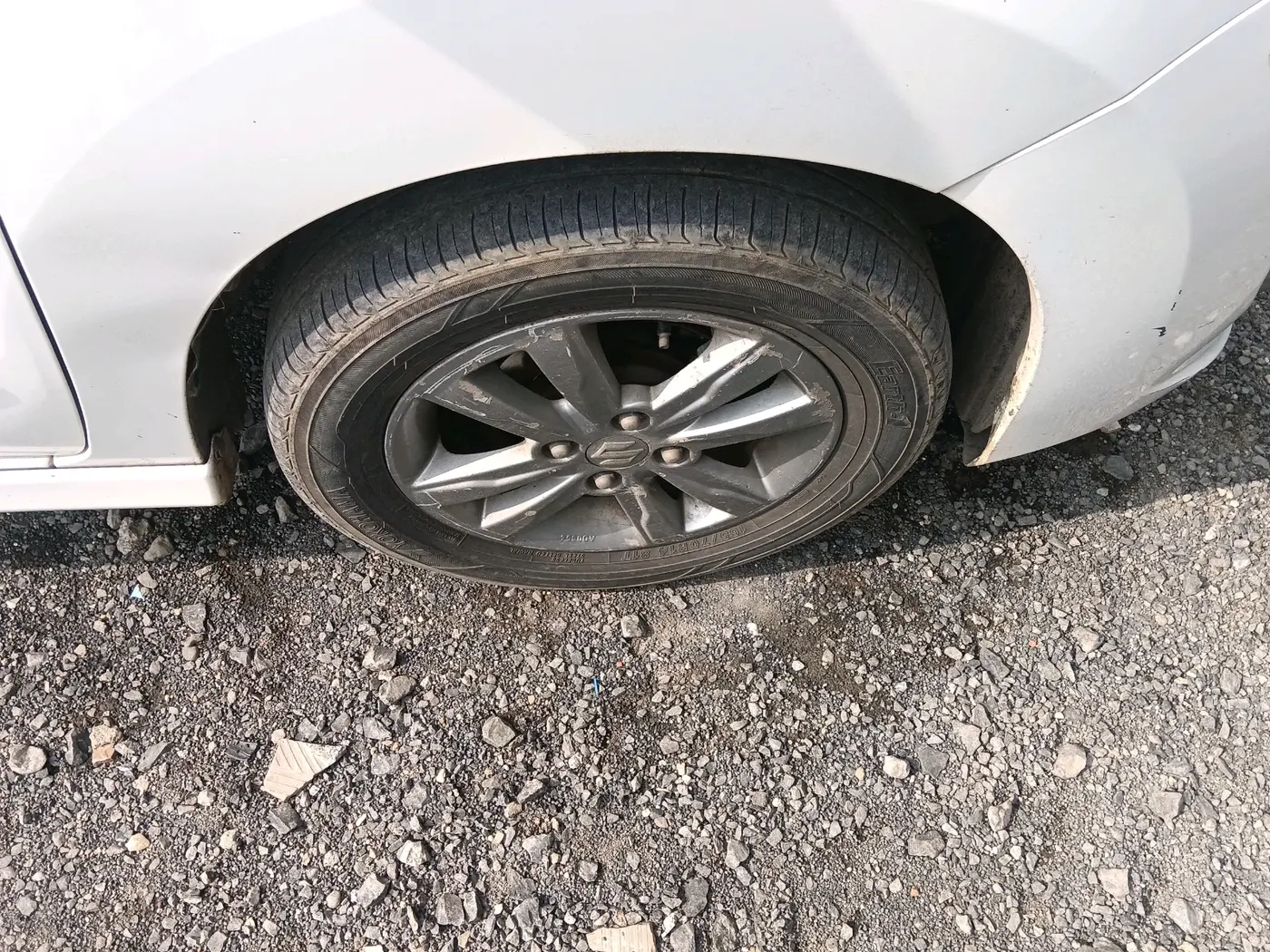 2014 Maruti Wagon R Stingray VXI, Petrol, Manual, 1,40,873 km, tyre