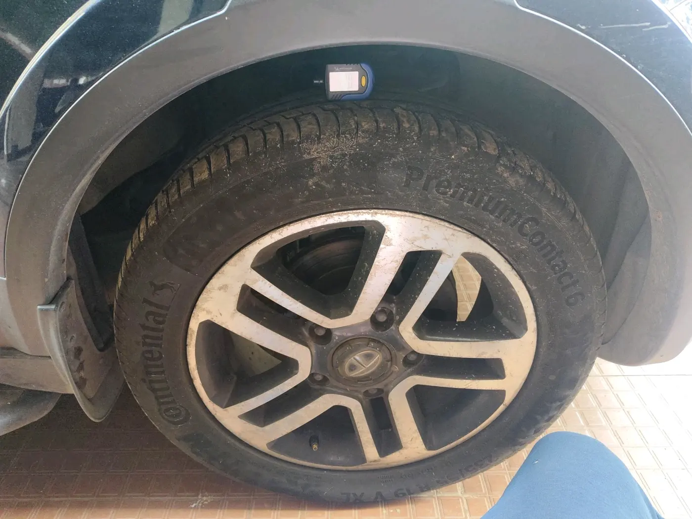 2017 Tata Hexa XTA 4X2 6 STR, Diesel, Automatic, 93,244 km, tyre