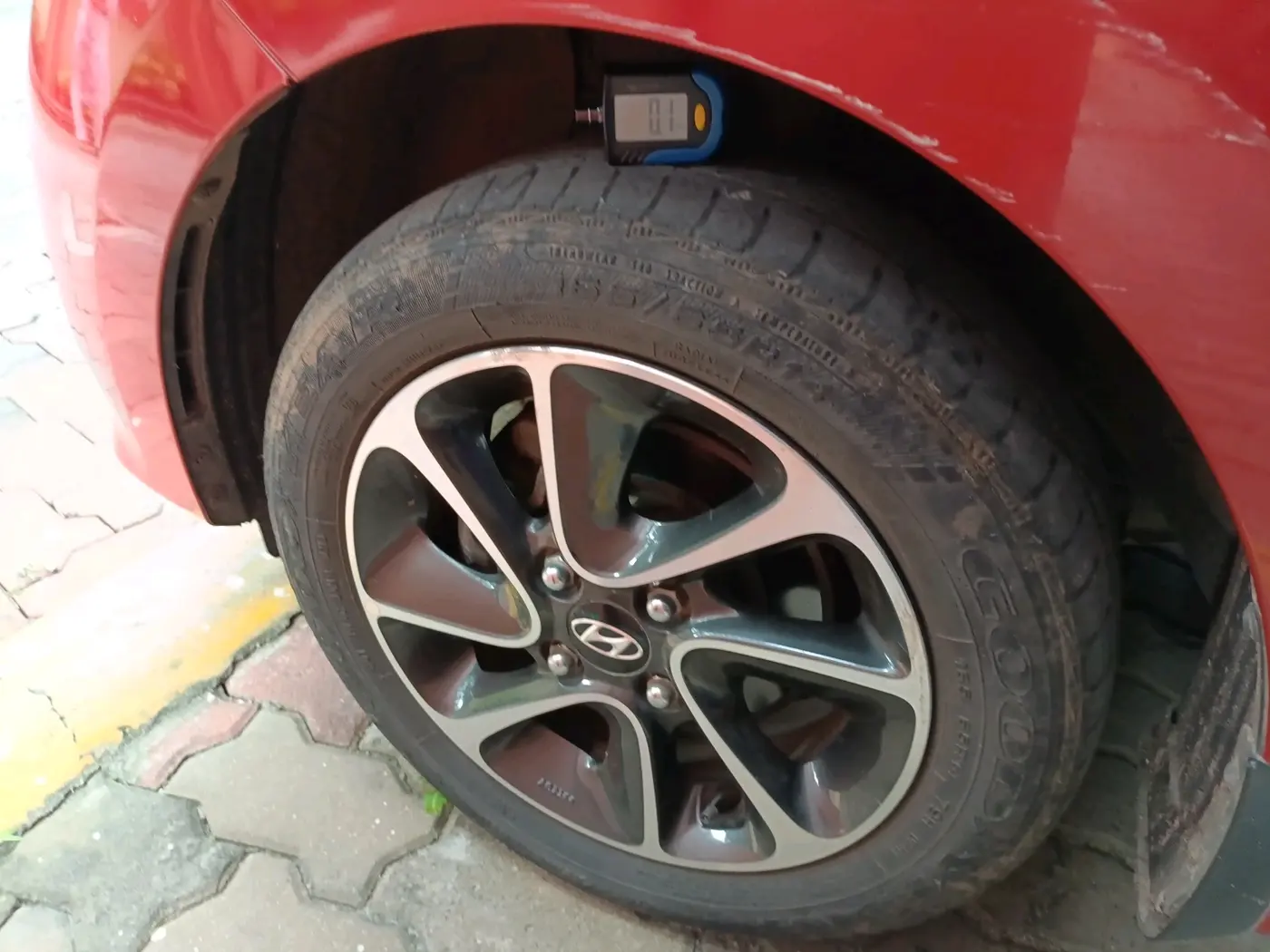 2018 Hyundai Grand i10 SPORTZ AT 1.2 KAPPA VTVT, Petrol, Automatic, 17,895 km, tyre
