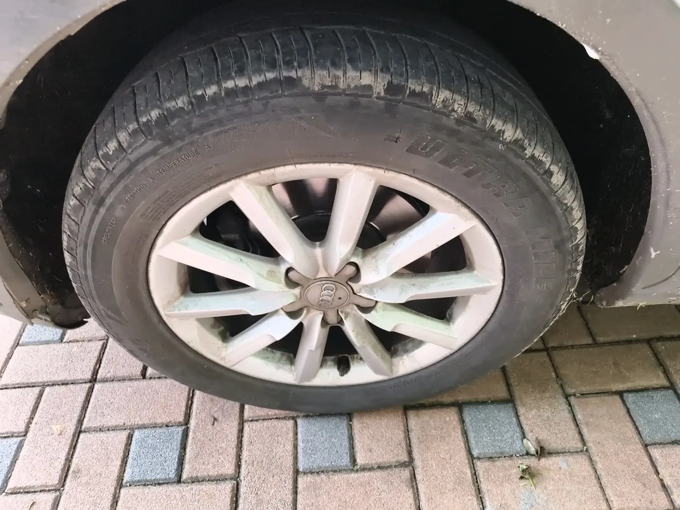2014 Audi Q3 2.0 TDI QUATTRO, Diesel, Automatic, 1,29,281 km, tyre