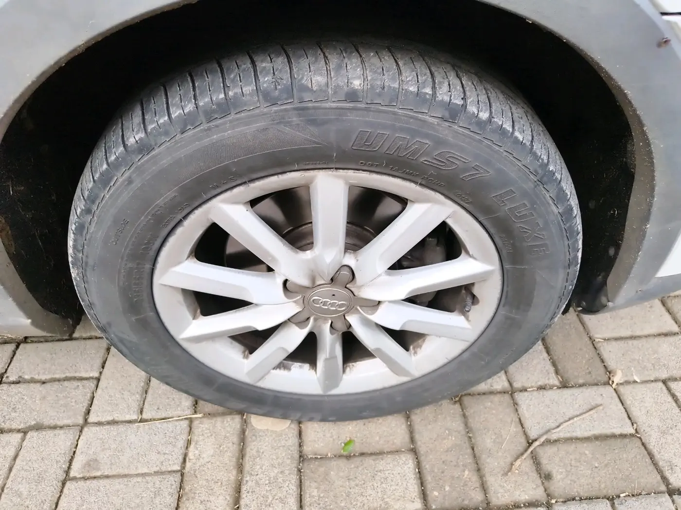 2014 Audi Q3 2.0 TDI QUATTRO, Diesel, Automatic, 1,29,281 km, tyre