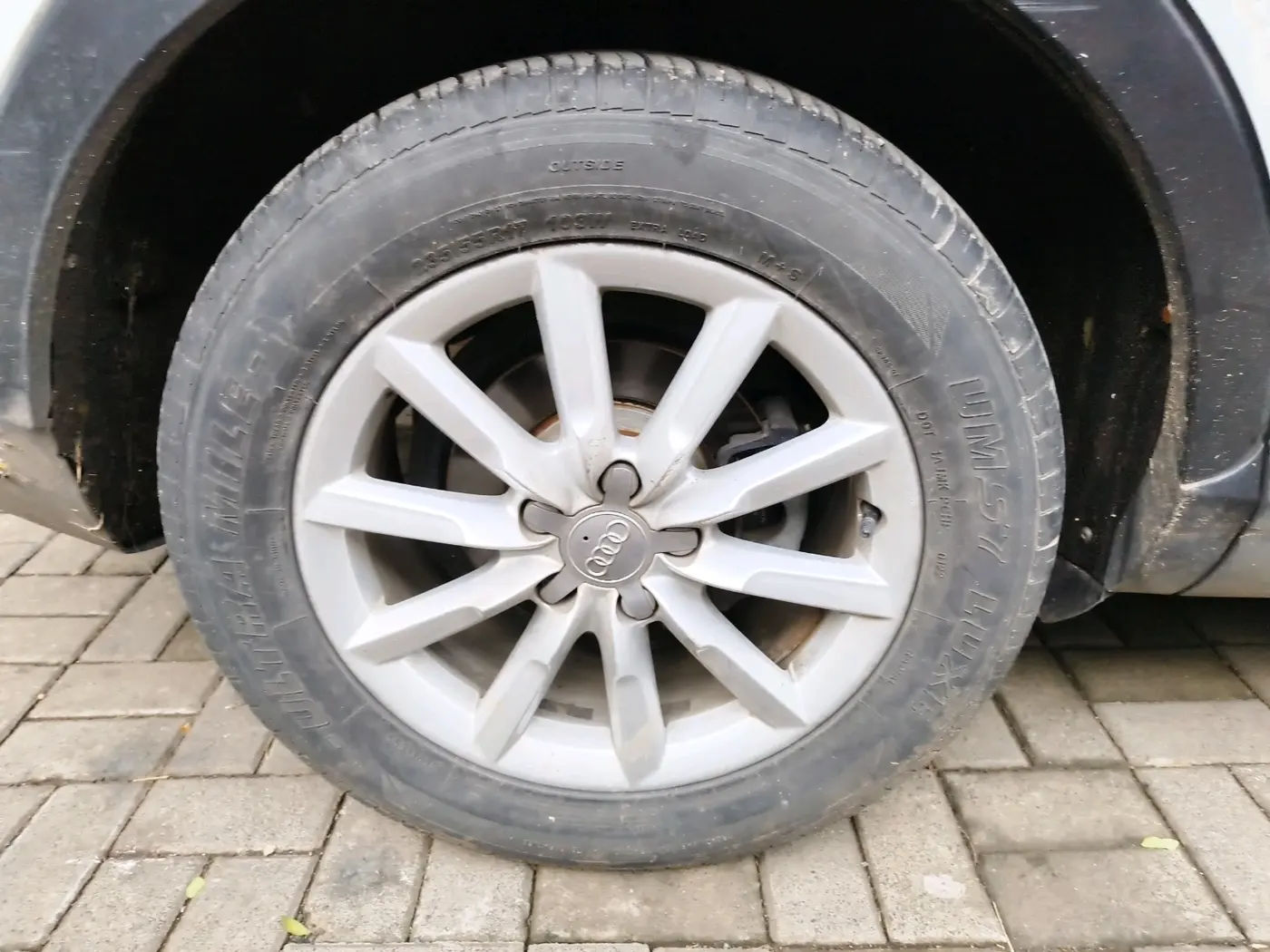 2014 Audi Q3 2.0 TDI QUATTRO, Diesel, Automatic, 1,29,281 km, tyre