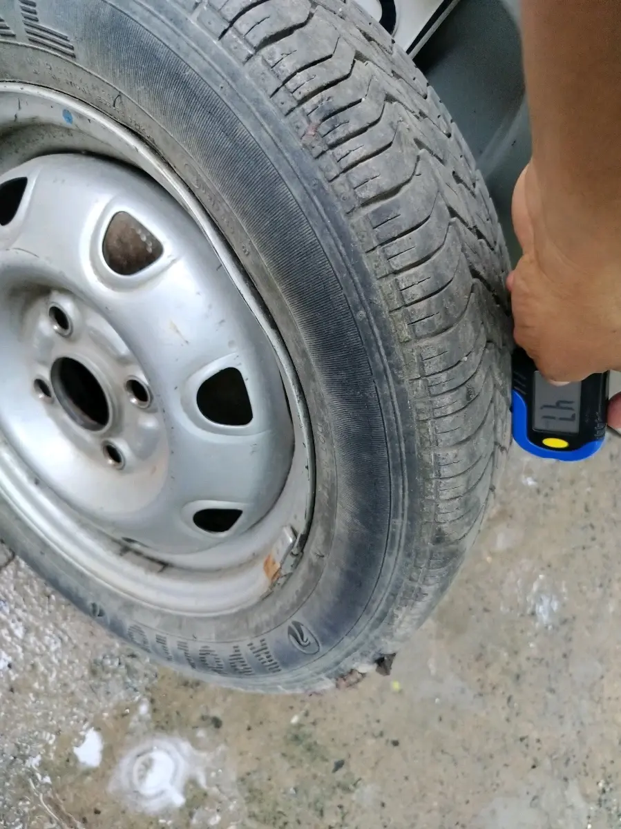 2011 Maruti Zen Estilo LXI, Petrol, Manual, 88,107 km, tyre
