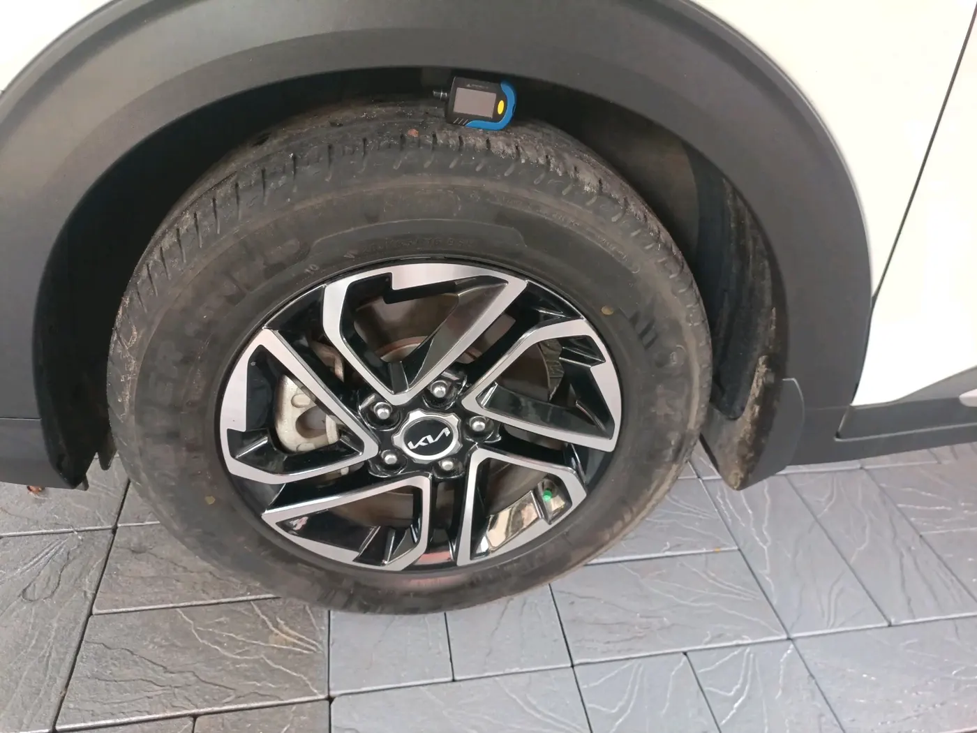 2023 KIA CARENS LUXURY PLUS 1.5 DIESEL AT 7 STR, Diesel, Automatic, 26,849 km, tyre
