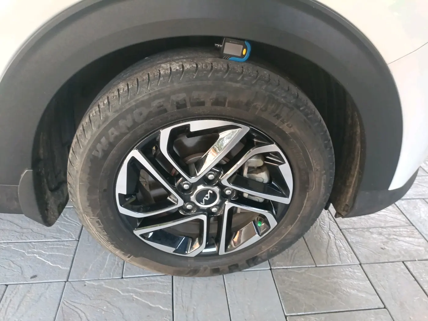 2023 KIA CARENS LUXURY PLUS 1.5 DIESEL AT 7 STR, Diesel, Automatic, 26,849 km, tyre