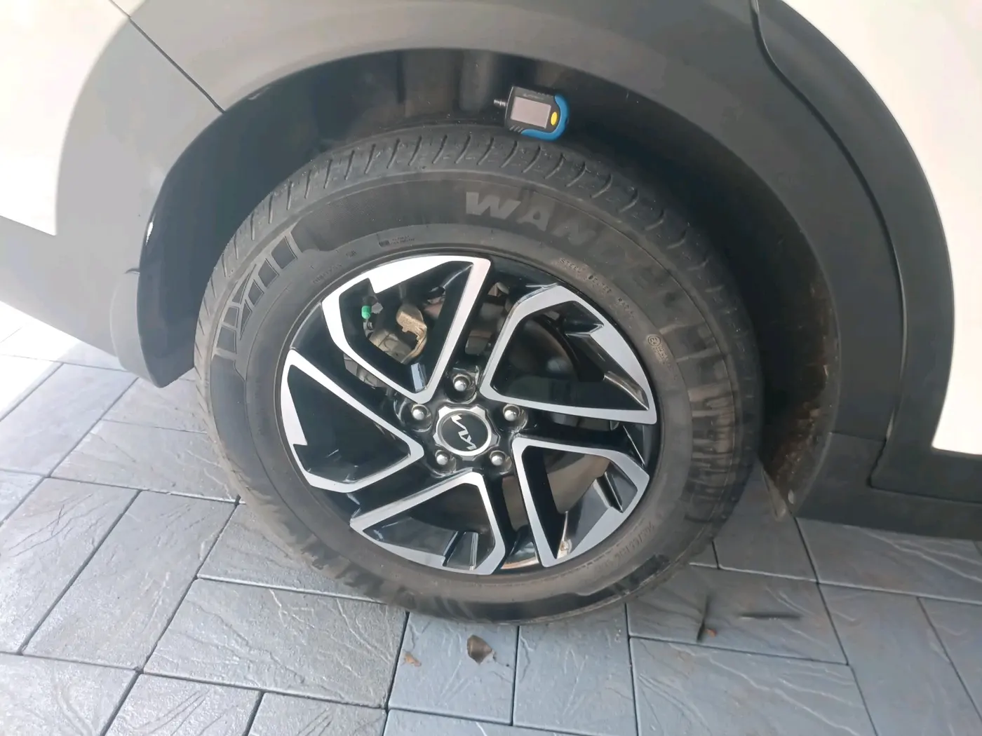 2023 KIA CARENS LUXURY PLUS 1.5 DIESEL AT 7 STR, Diesel, Automatic, 26,849 km, tyre