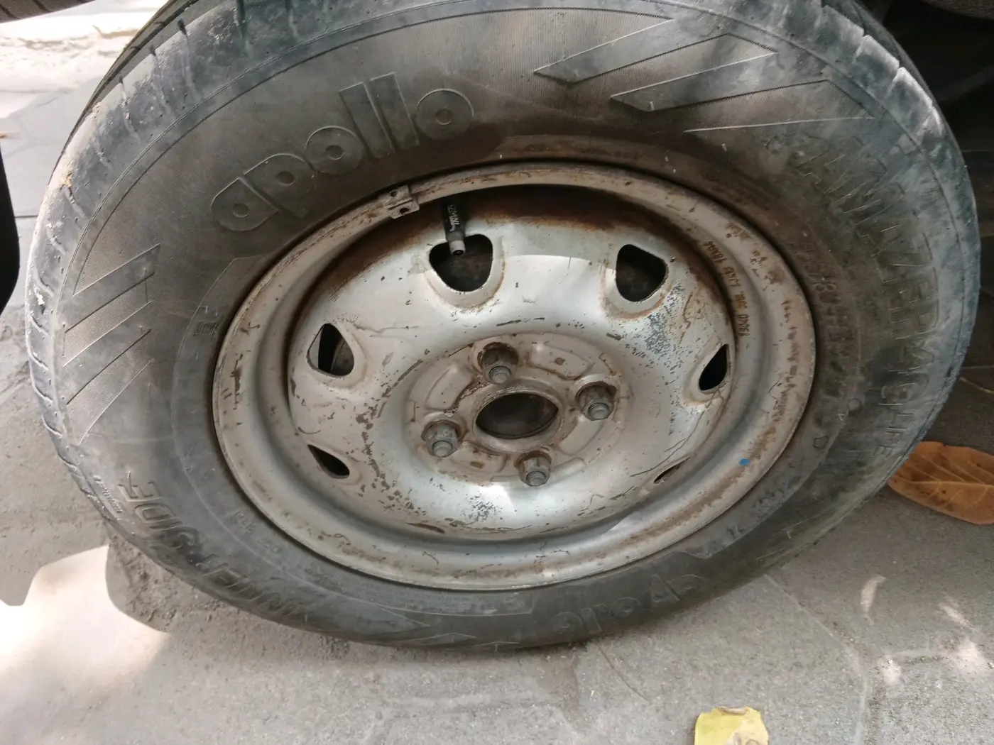 2013 Maruti Eeco 5 STR WITH A/C+HTR, Petrol, Manual, 1,29,944 km, tyre