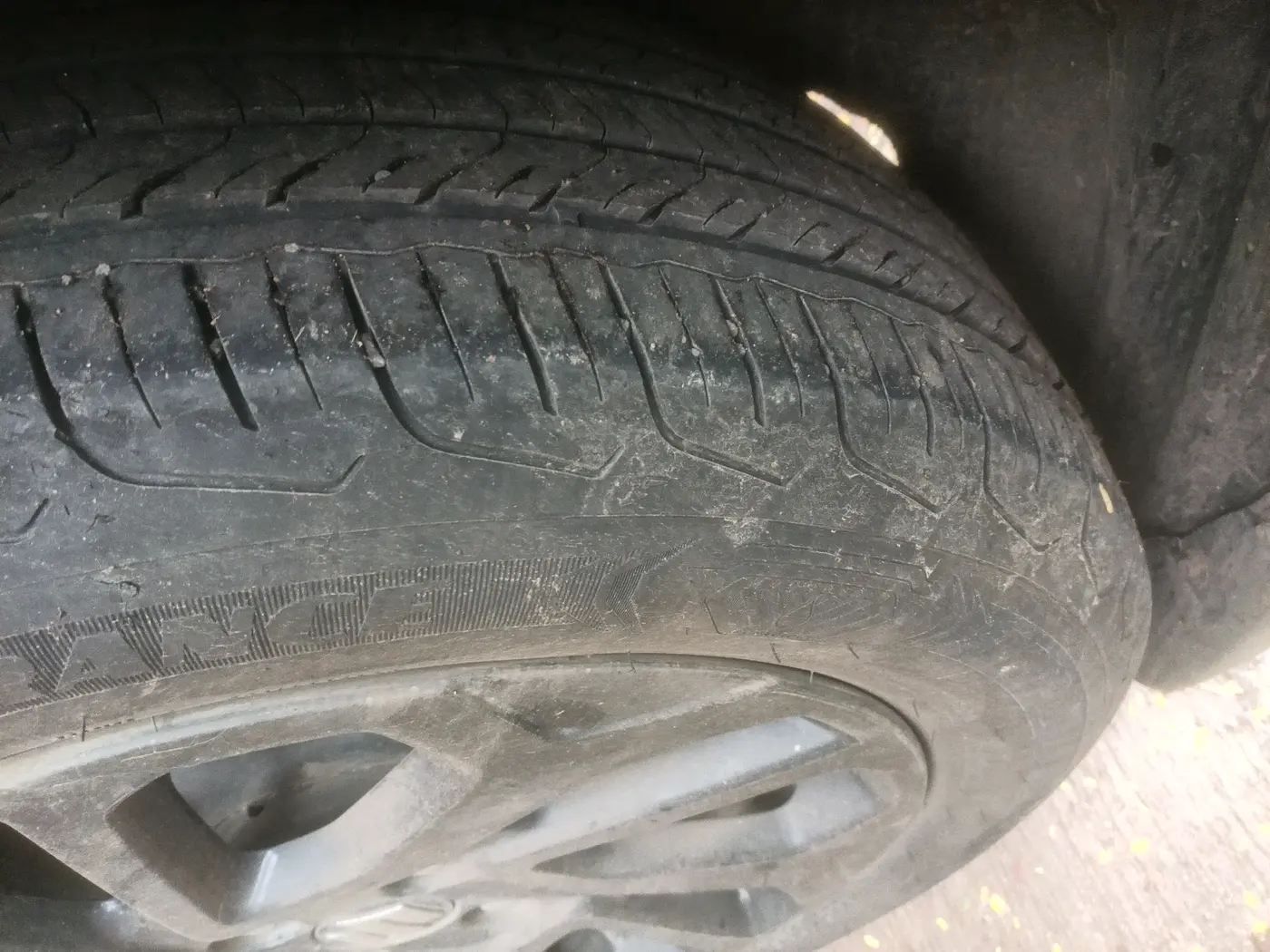 2024 Maruti FRONX DELTA PLUS 1.2L AGS, Petrol, Automatic, 32,214 km, tyre
