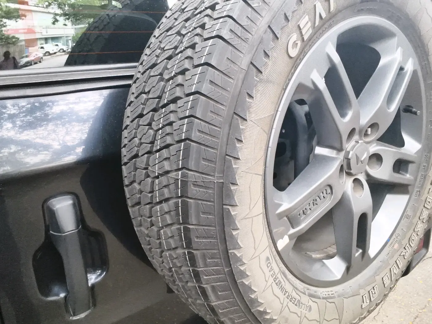 2023 Mahindra Thar LX D AT 4WD HT, Diesel, Automatic, 27,236 km, tyre