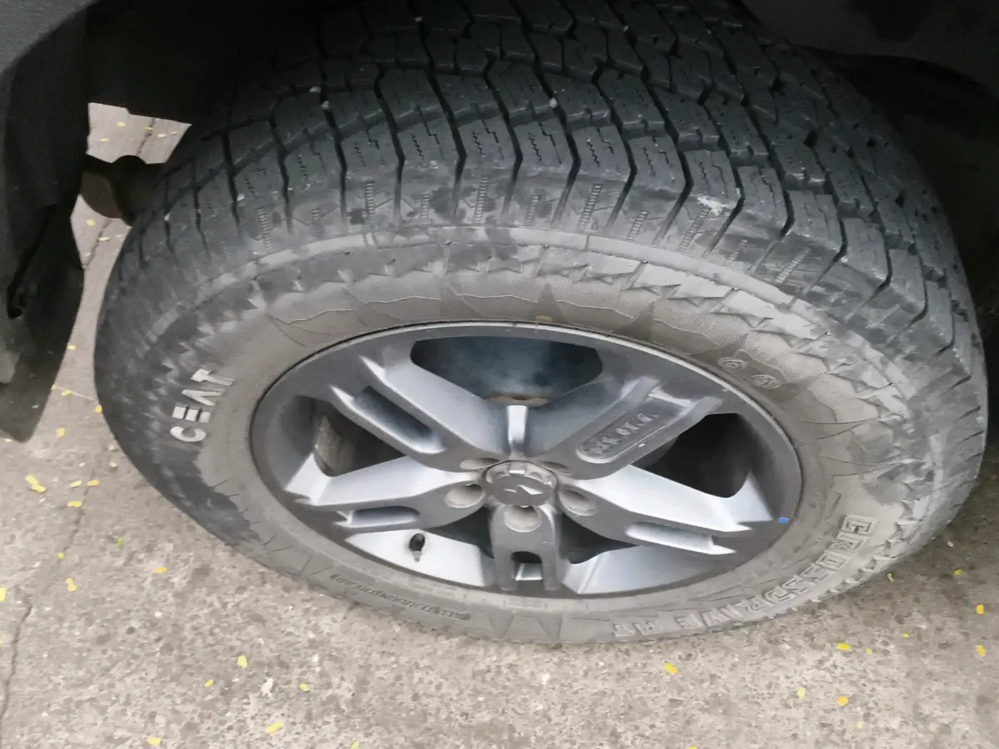 2023 Mahindra Thar LX D AT 4WD HT, Diesel, Automatic, 27,236 km, tyre