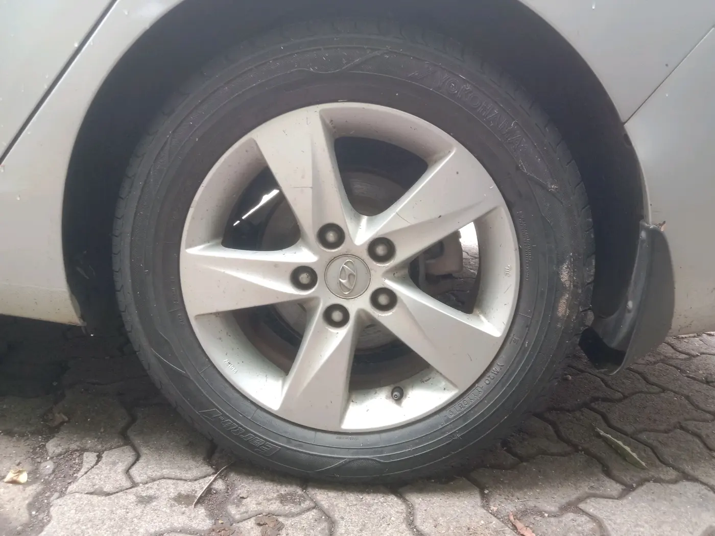 2013 Hyundai New Elantra 1.8 SX MT VTVT, Petrol, Manual, 57,629 km, tyre