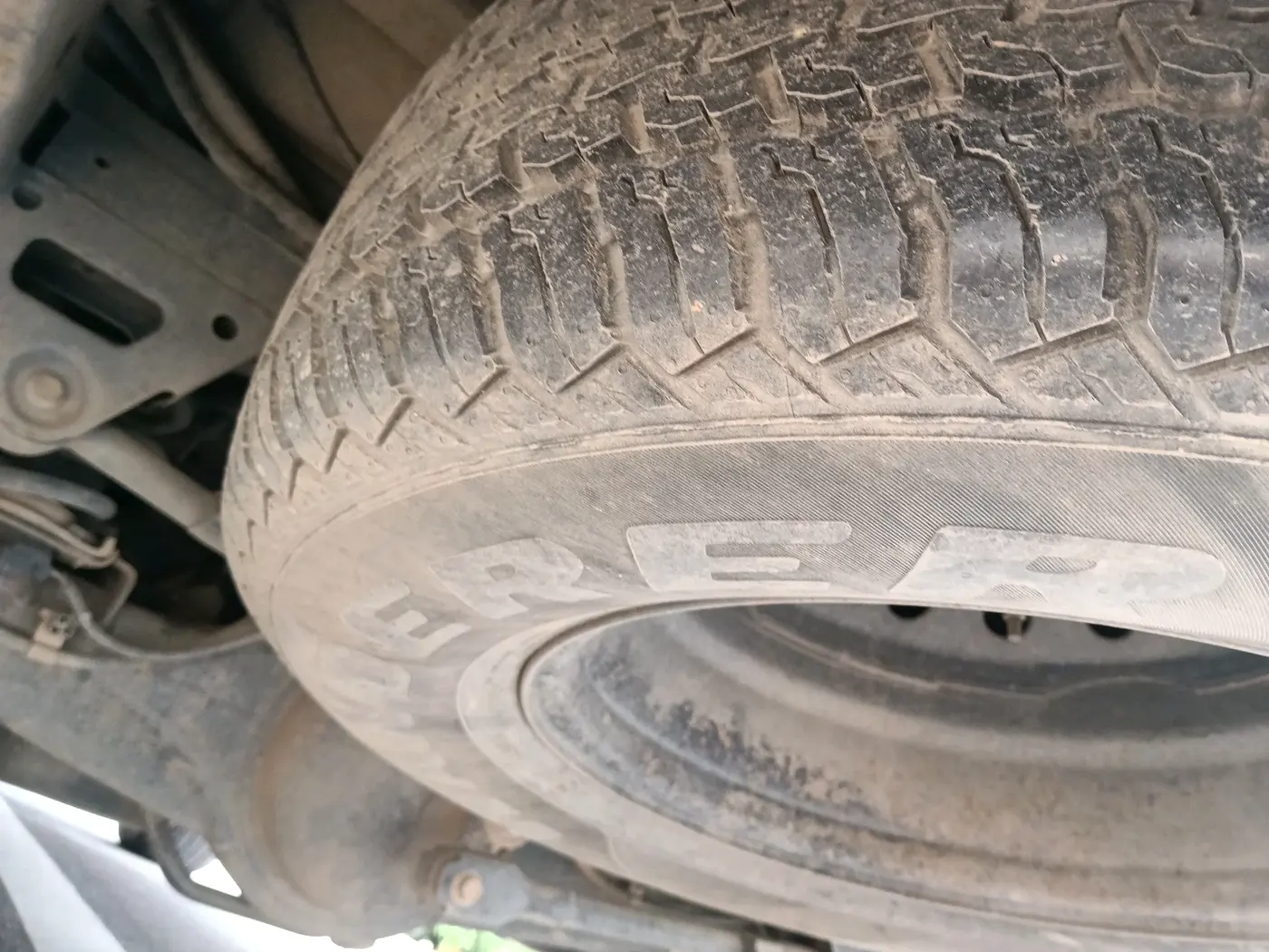 2018 Ford Endeavour TITANIUM 3.2 4X4 AT, Diesel, Automatic, 1,17,306 km, tyre