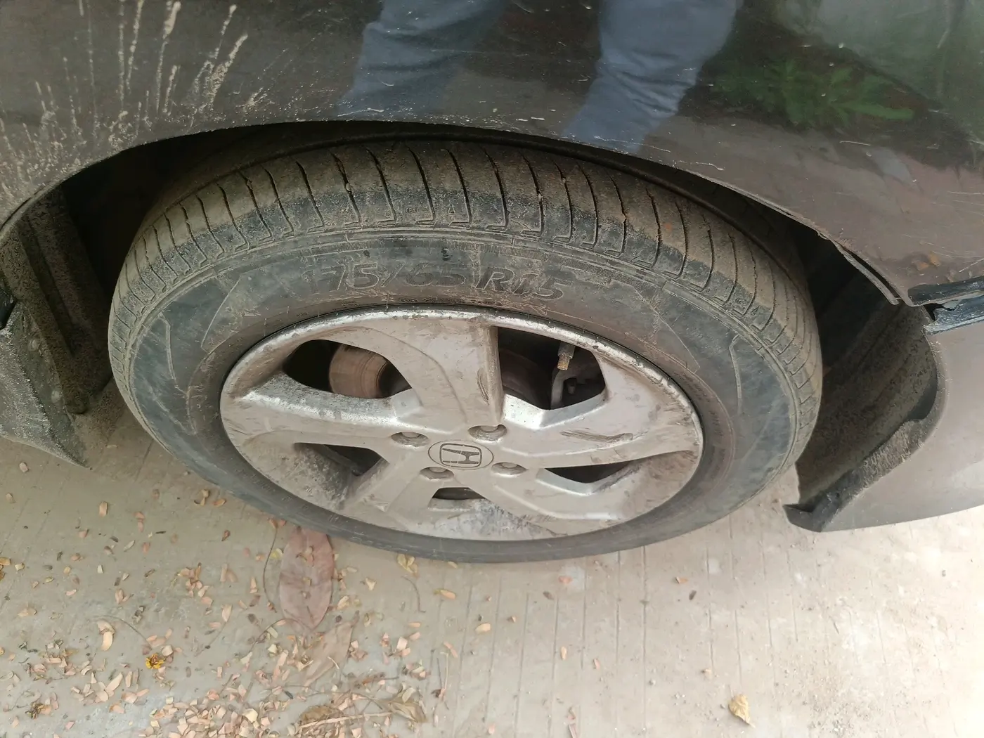 2015 Honda City 1.5L I-DTEC V, Diesel, Manual, 1,59,895 km, tyre