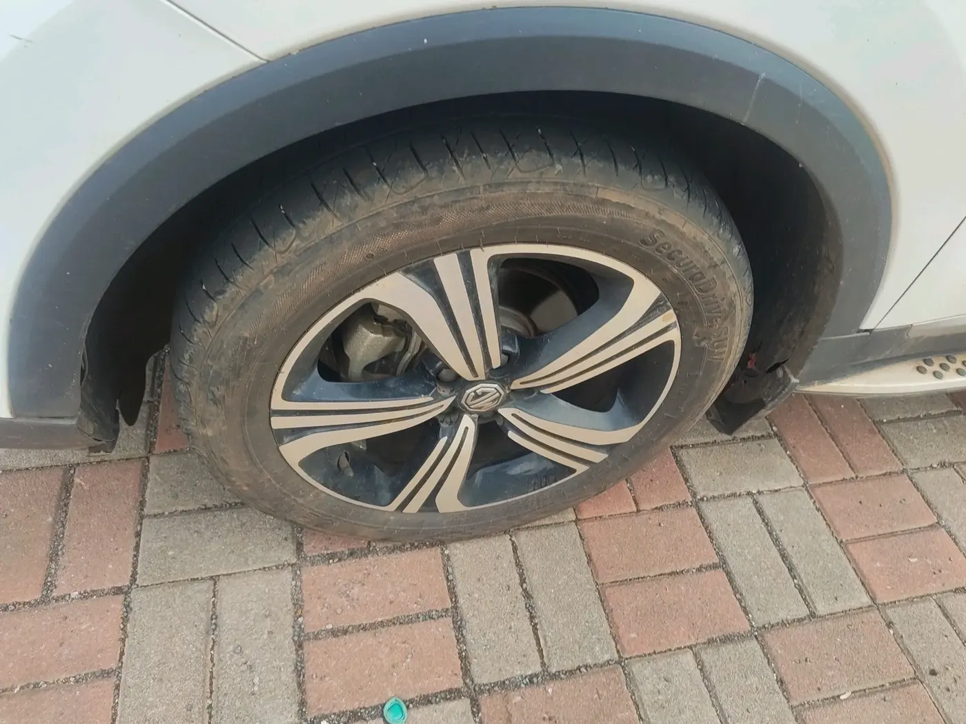 2024 MG ASTOR Sprint 1.5 MT (Ivory), Petrol, Manual, 22,082 km, tyre