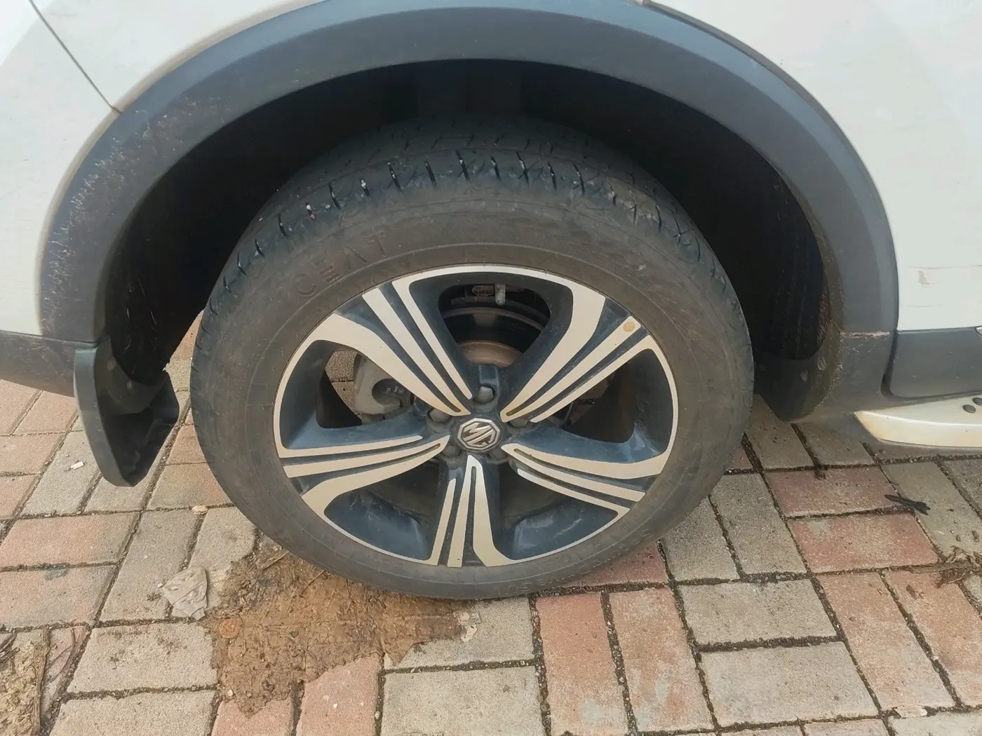 2024 MG ASTOR Sprint 1.5 MT (Ivory), Petrol, Manual, 22,082 km, tyre