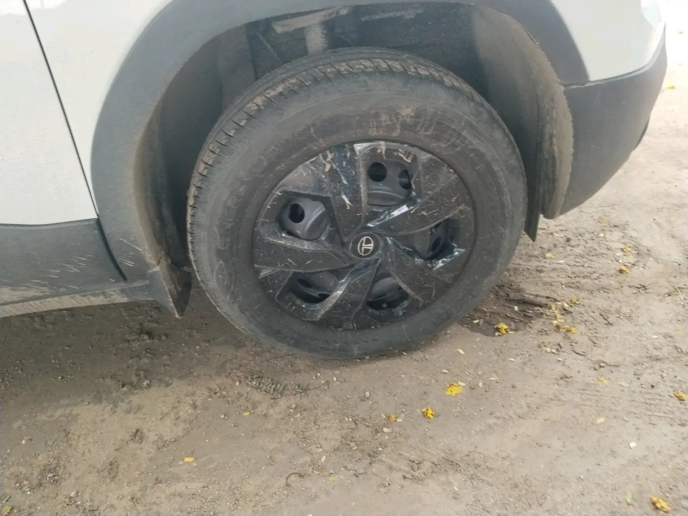 2025 Tata PUNCH Adventure Plus iCNG, CNG, Manual, 7,640 km, tyre