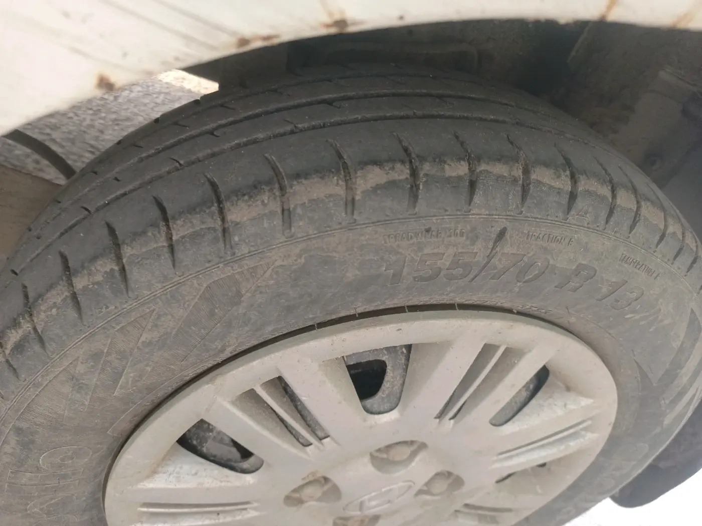 2015 Hyundai Eon ERA +, CNG, Manual, 1,17,073 km, tyre