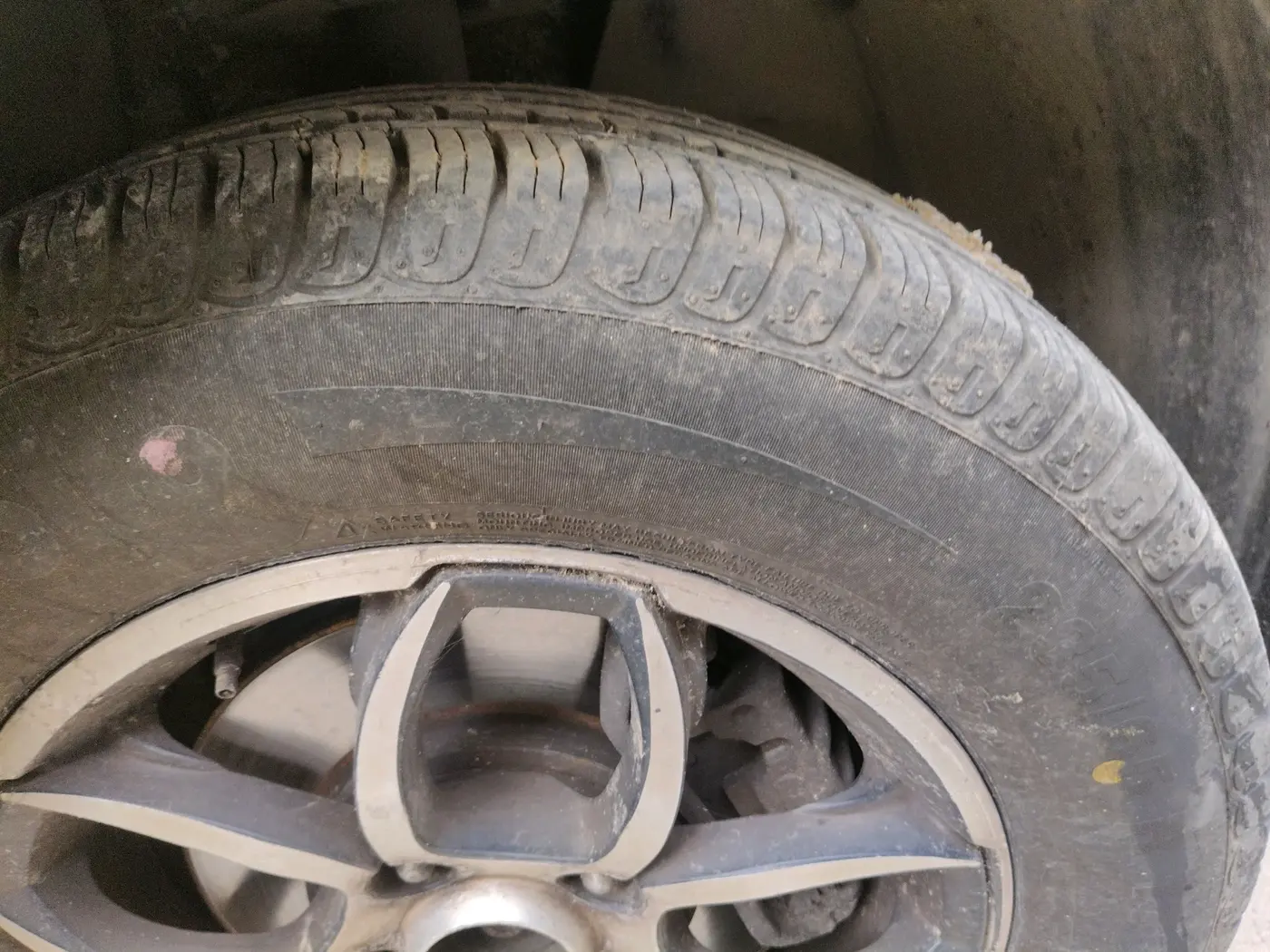 2018 Mahindra XUV500 W6, Diesel, Manual, 89,440 km, tyre