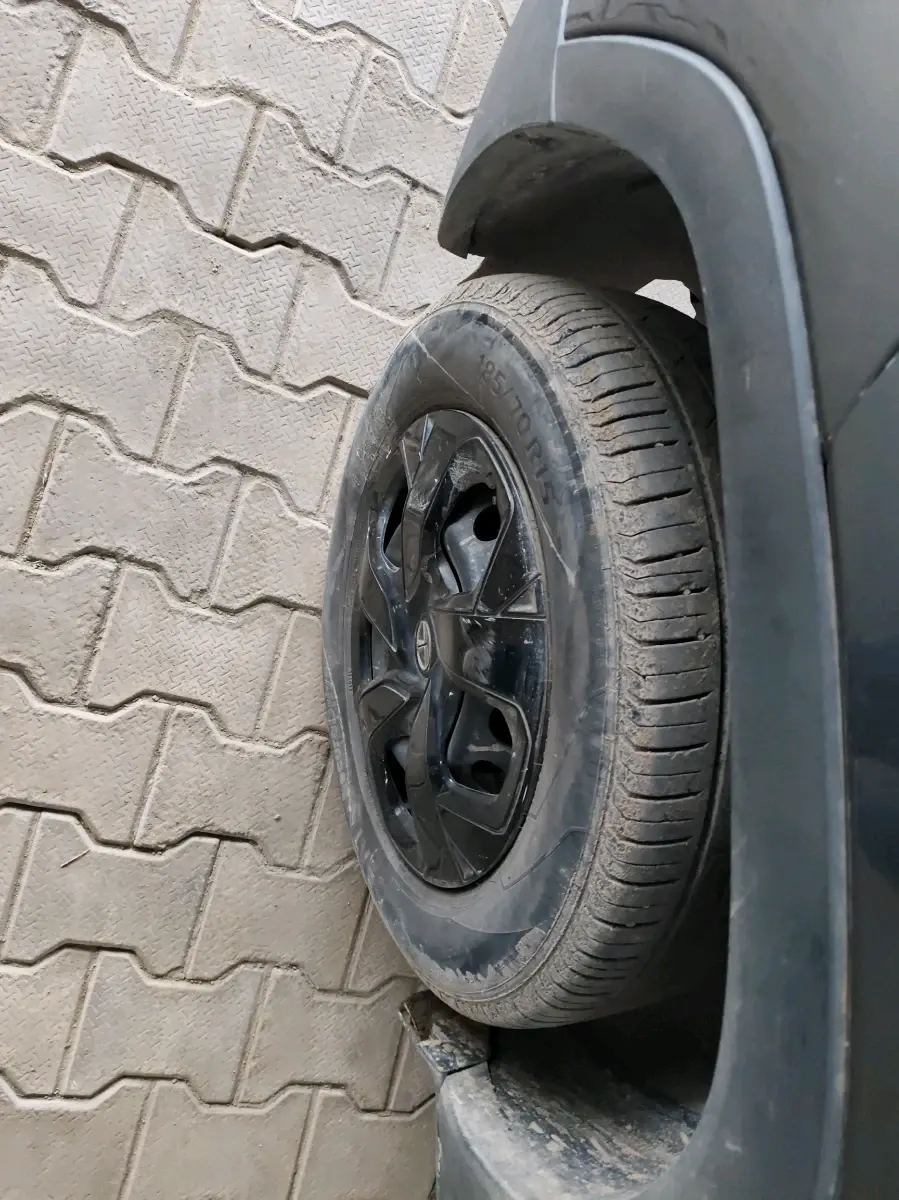 2023 Tata PUNCH ADVENTURE MT, Petrol, Manual, 30,609 km, tyre