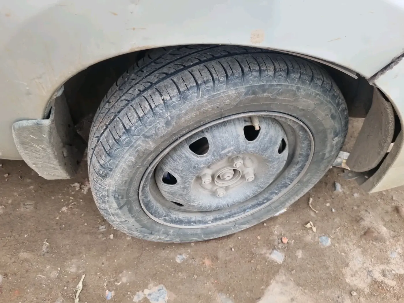 2015 Maruti Alto K10 VXI, Petrol, Manual, 1,00,154 km, tyre