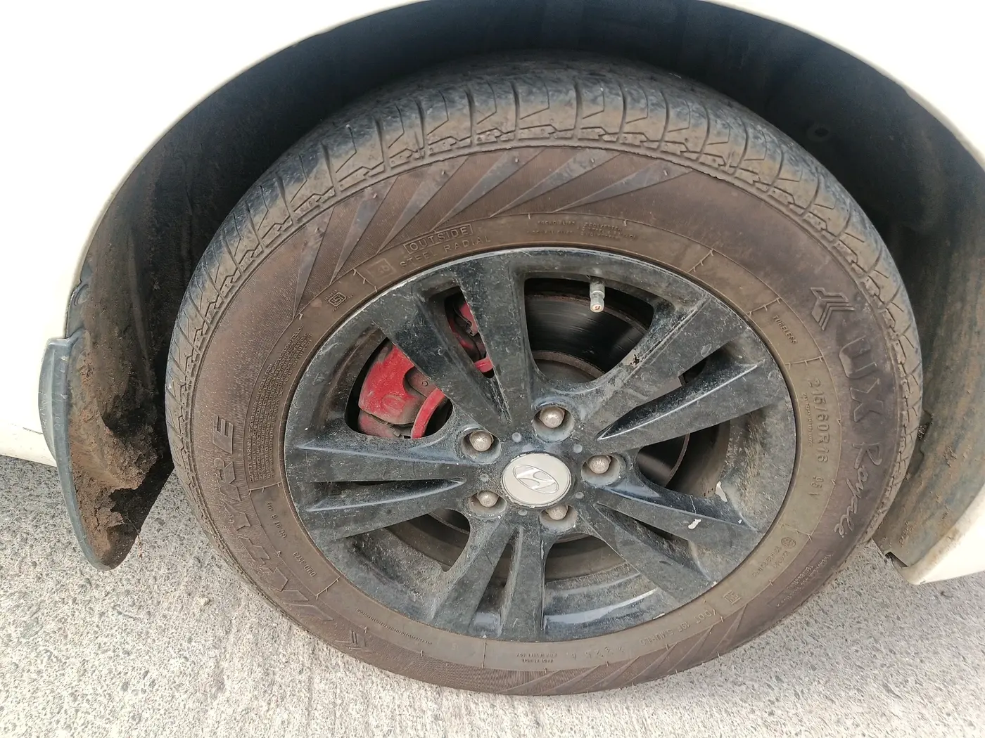 2009 Hyundai Sonata Embera 2.0 CRDI, Diesel, Manual, 1,48,277 km, tyre