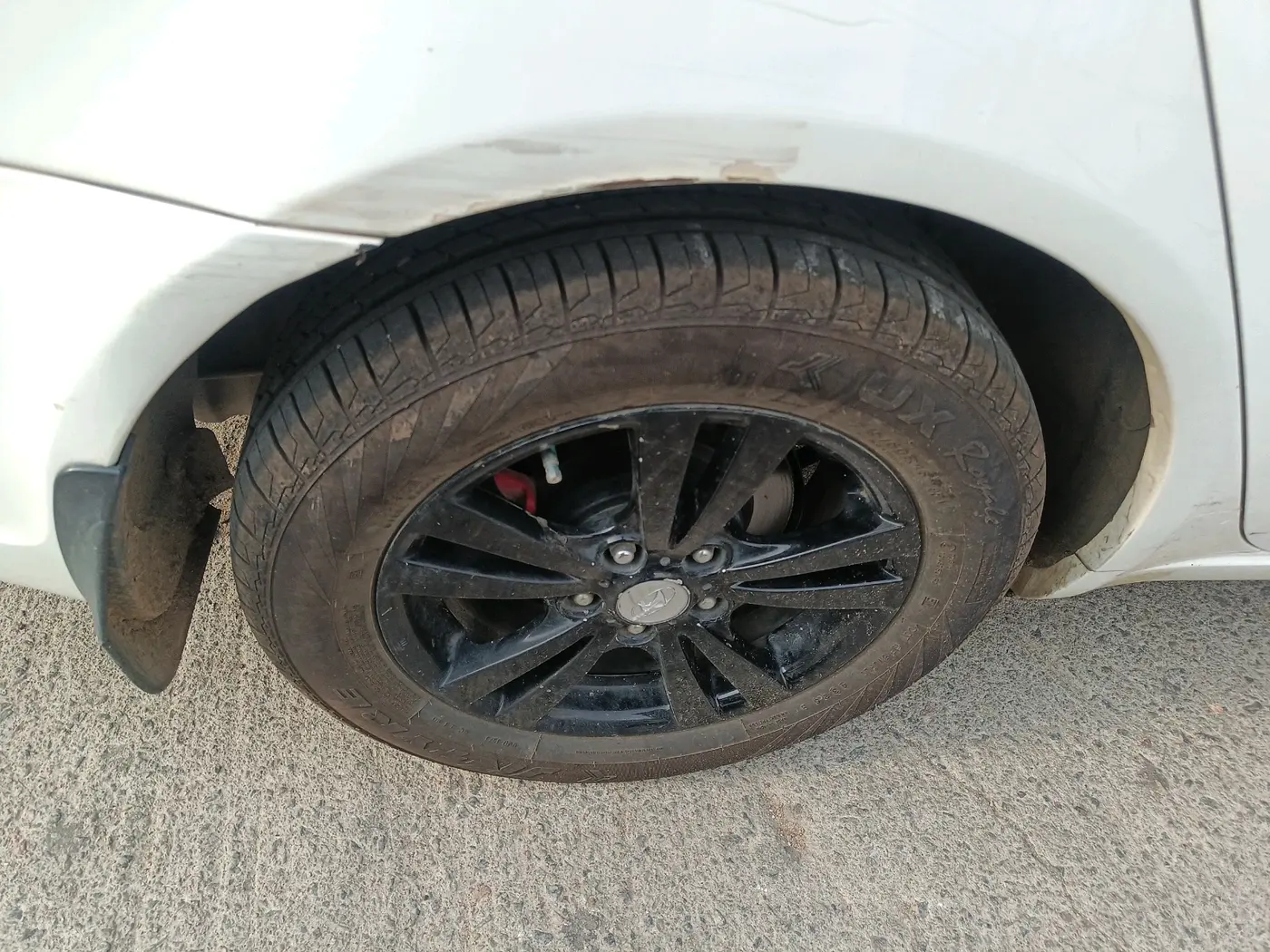 2009 Hyundai Sonata Embera 2.0 CRDI, Diesel, Manual, 1,48,277 km, tyre