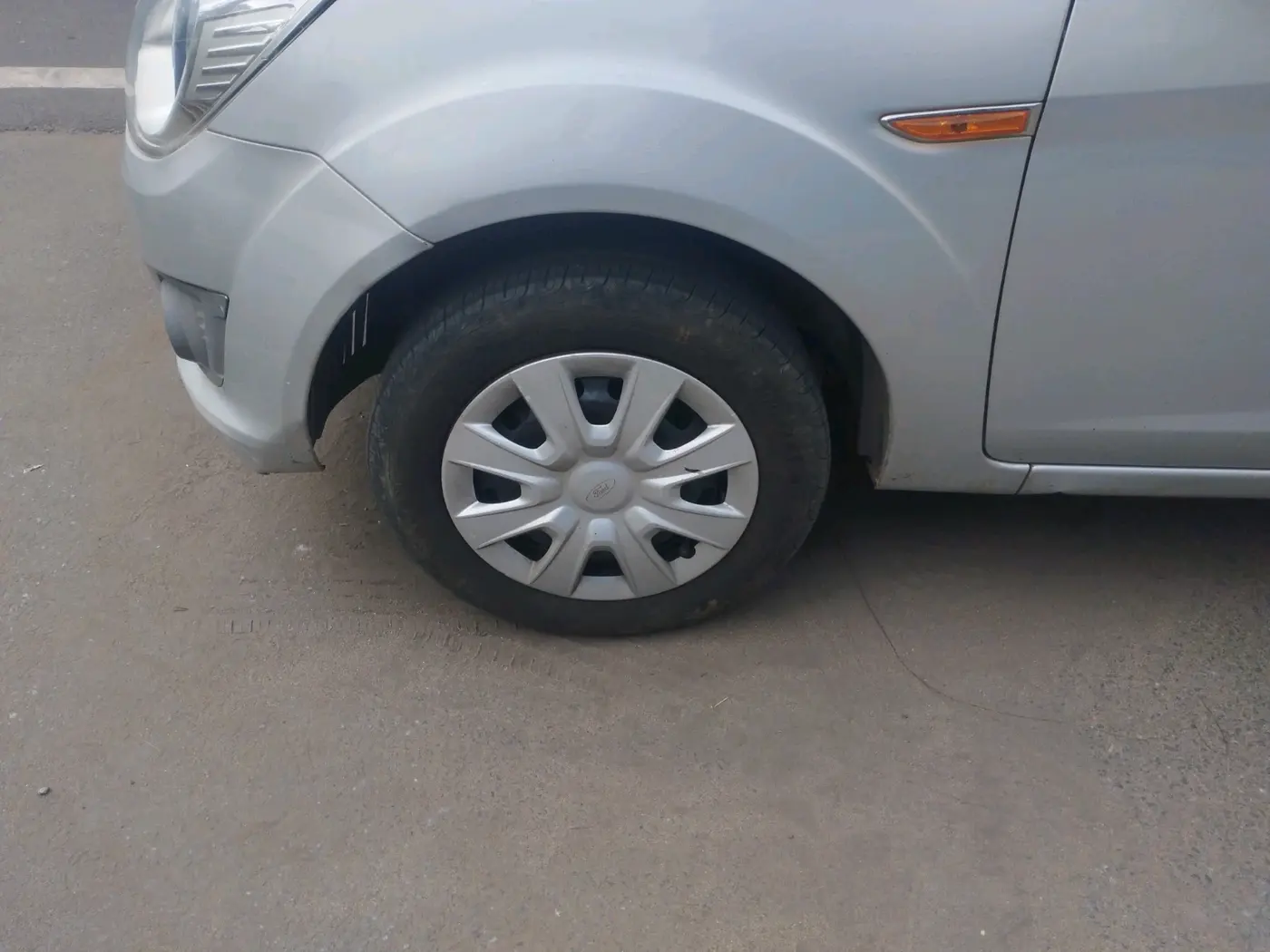 2014 Ford Figo ZXI 1.2 PETROL, Petrol, Manual, 72,984 km, tyre