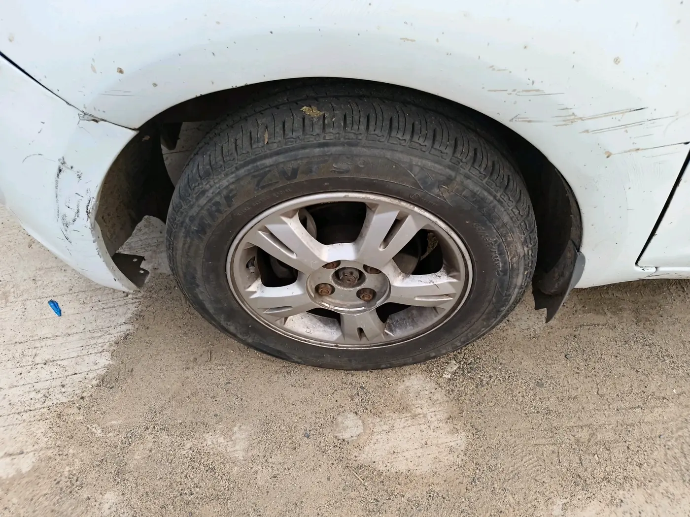 2011 Hyundai i20 SPORTZ 1.2, CNG, Manual, 1,56,299 km, tyre