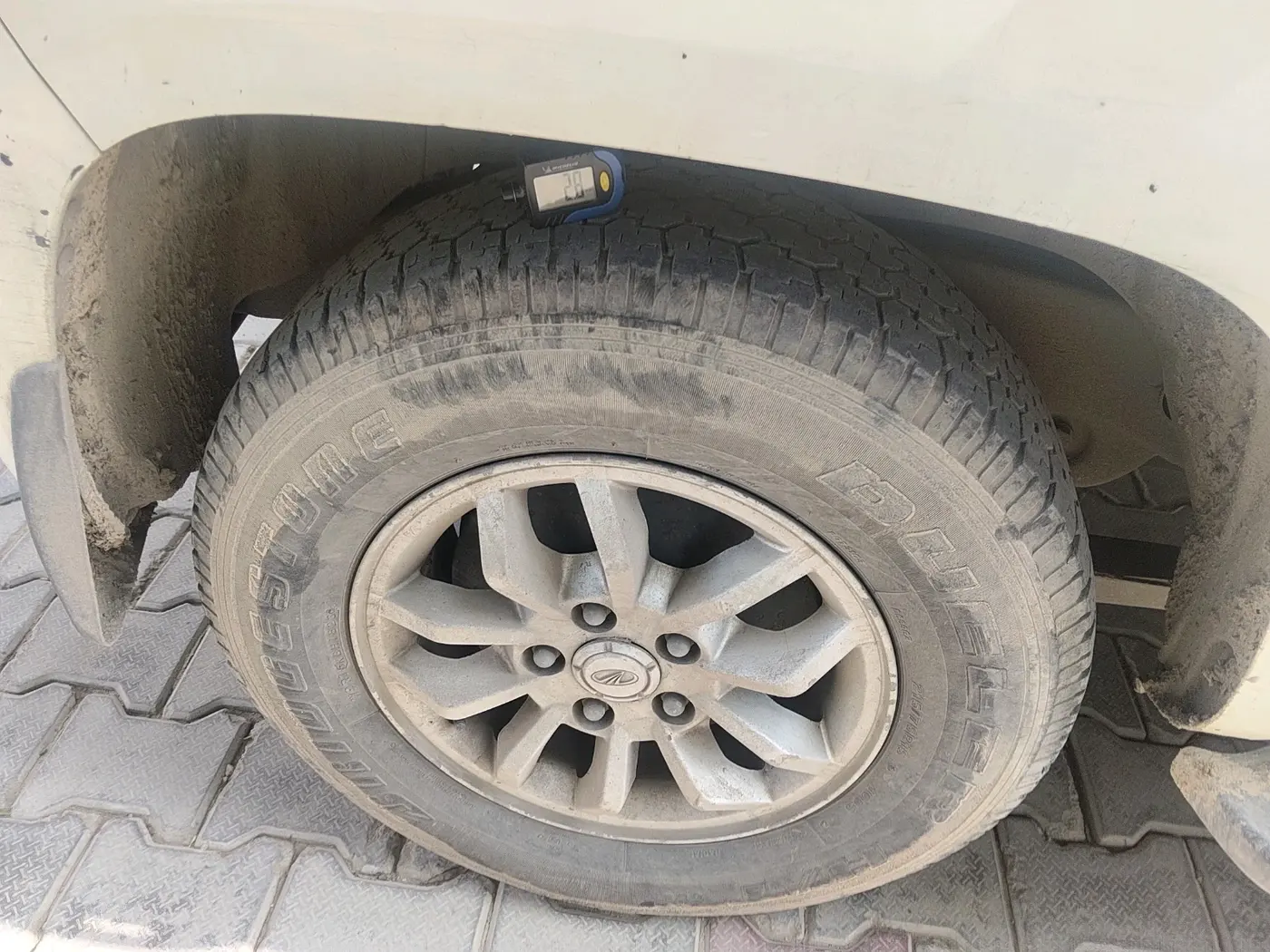 2016 Mahindra TUV300 T8, Diesel, Manual, 2,84,331 km, tyre