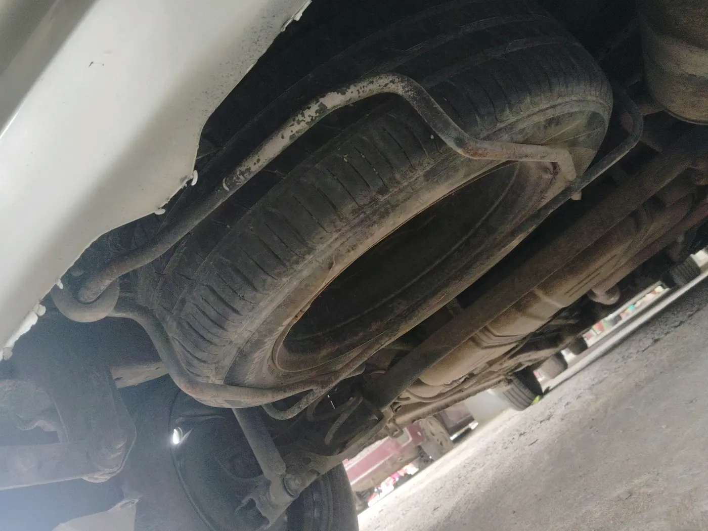 2017 Maruti Ertiga VXI, Petrol, Manual, 1,18,317 km, tyre