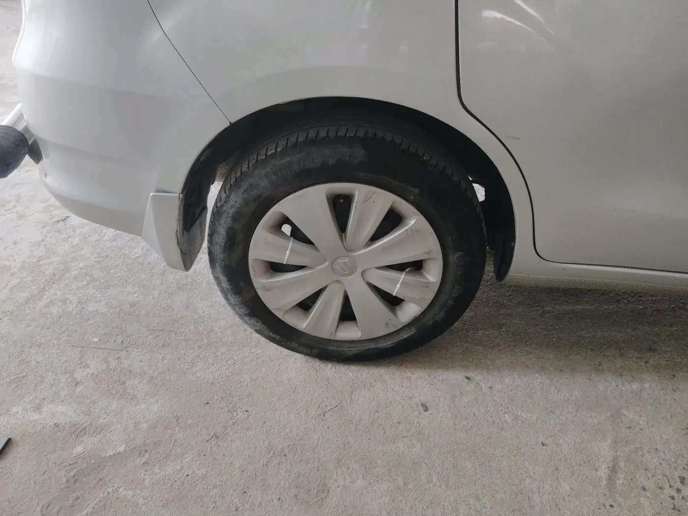 2017 Maruti Ertiga VXI, Petrol, Manual, 1,18,317 km, tyre