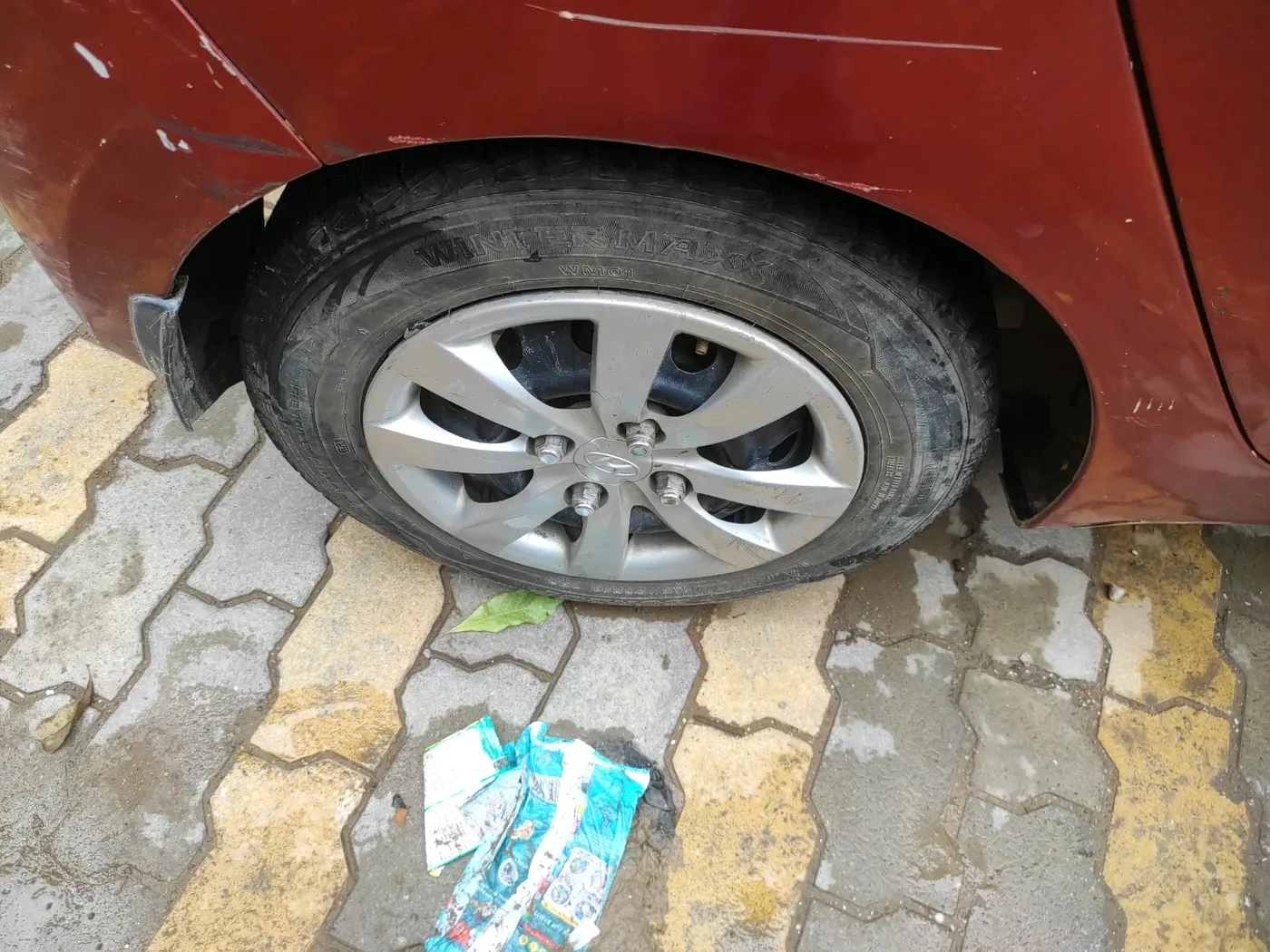 2011 Hyundai Eon SPORTZ, Petrol, Manual, 76,841 km, tyre